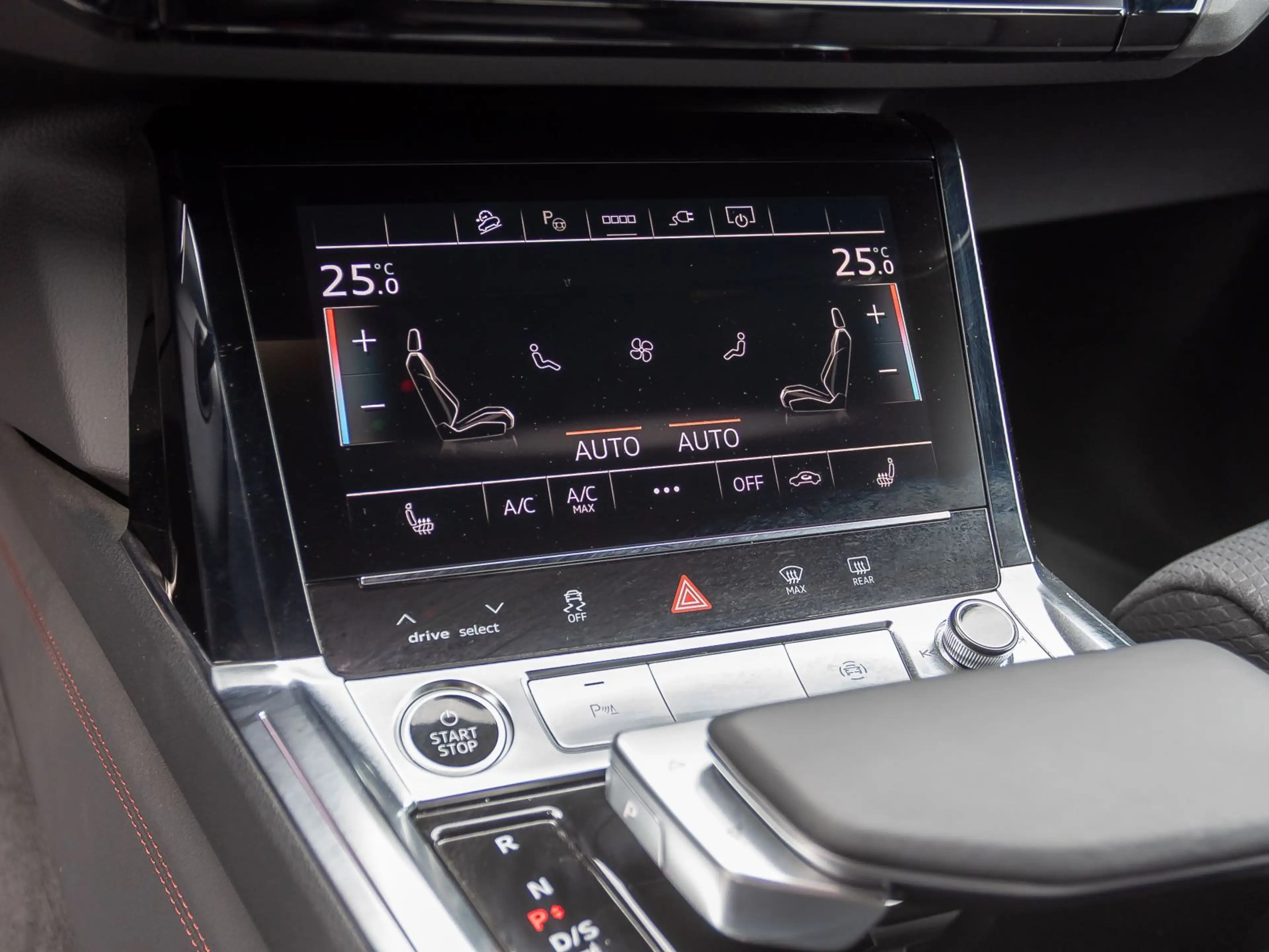 Audi Q8 e-tron S line 50 Navi LED Luftfederung Standk — photo 19