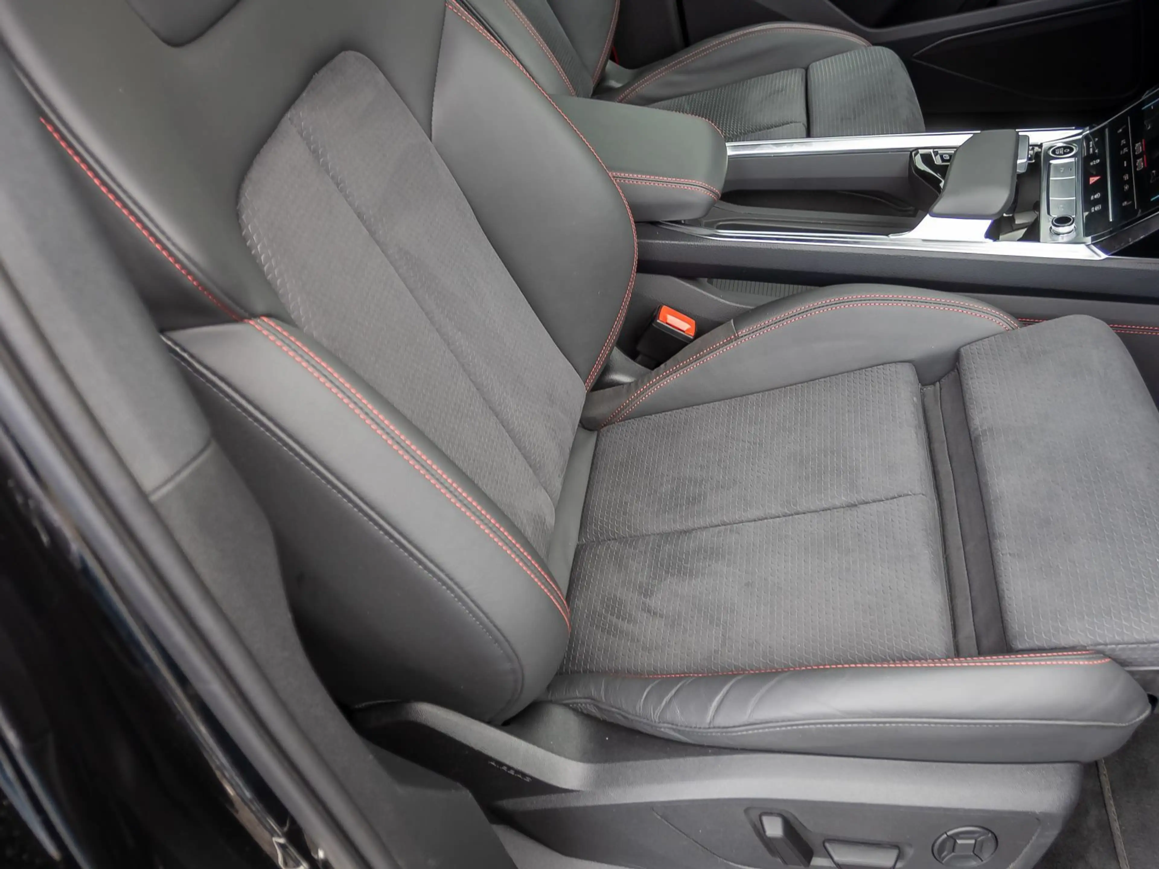 Audi Q8 e-tron S line 50 Navi LED Luftfederung Standk — photo 26