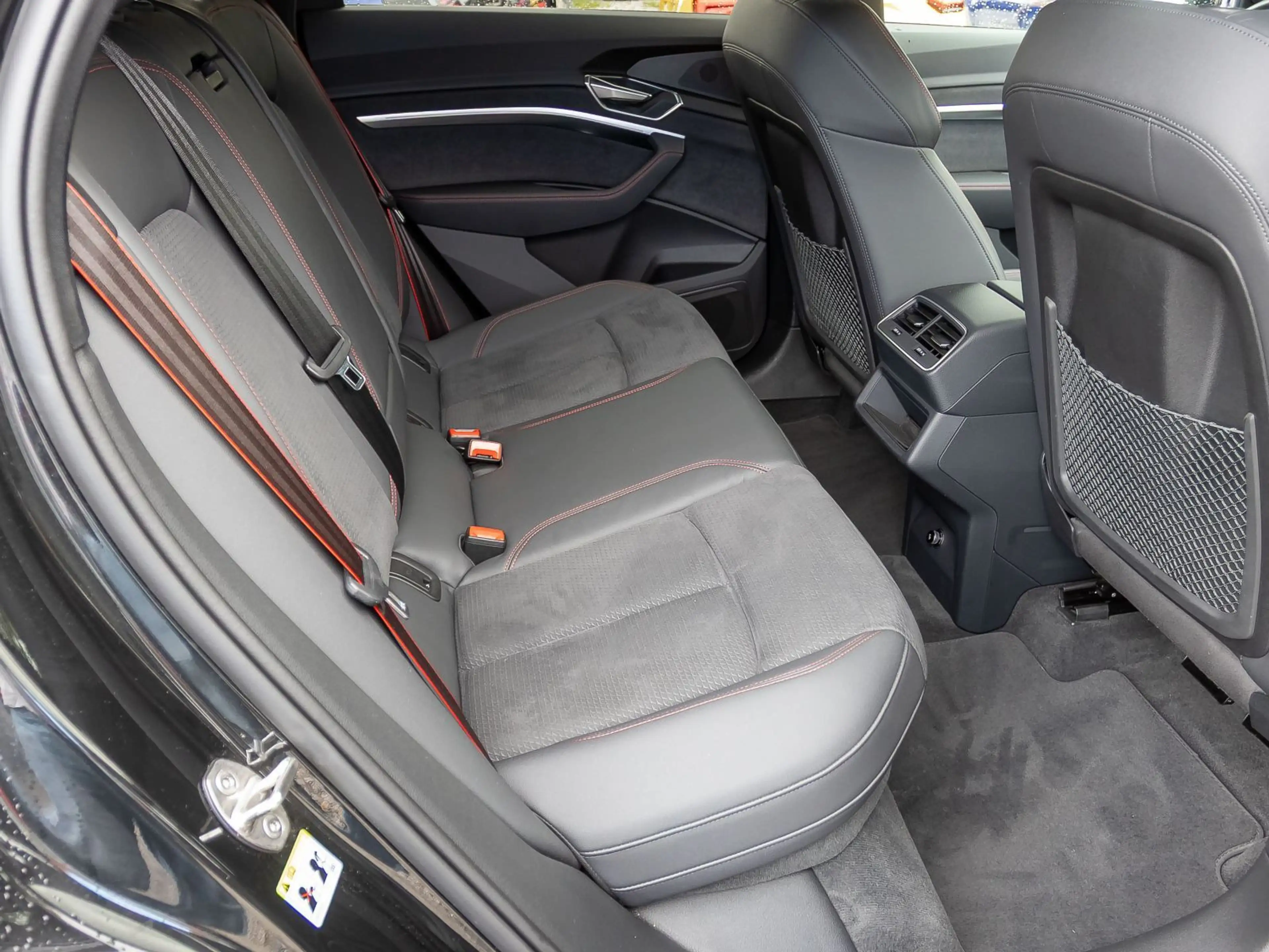 Audi Q8 e-tron S line 50 Navi LED Luftfederung Standk — photo 25