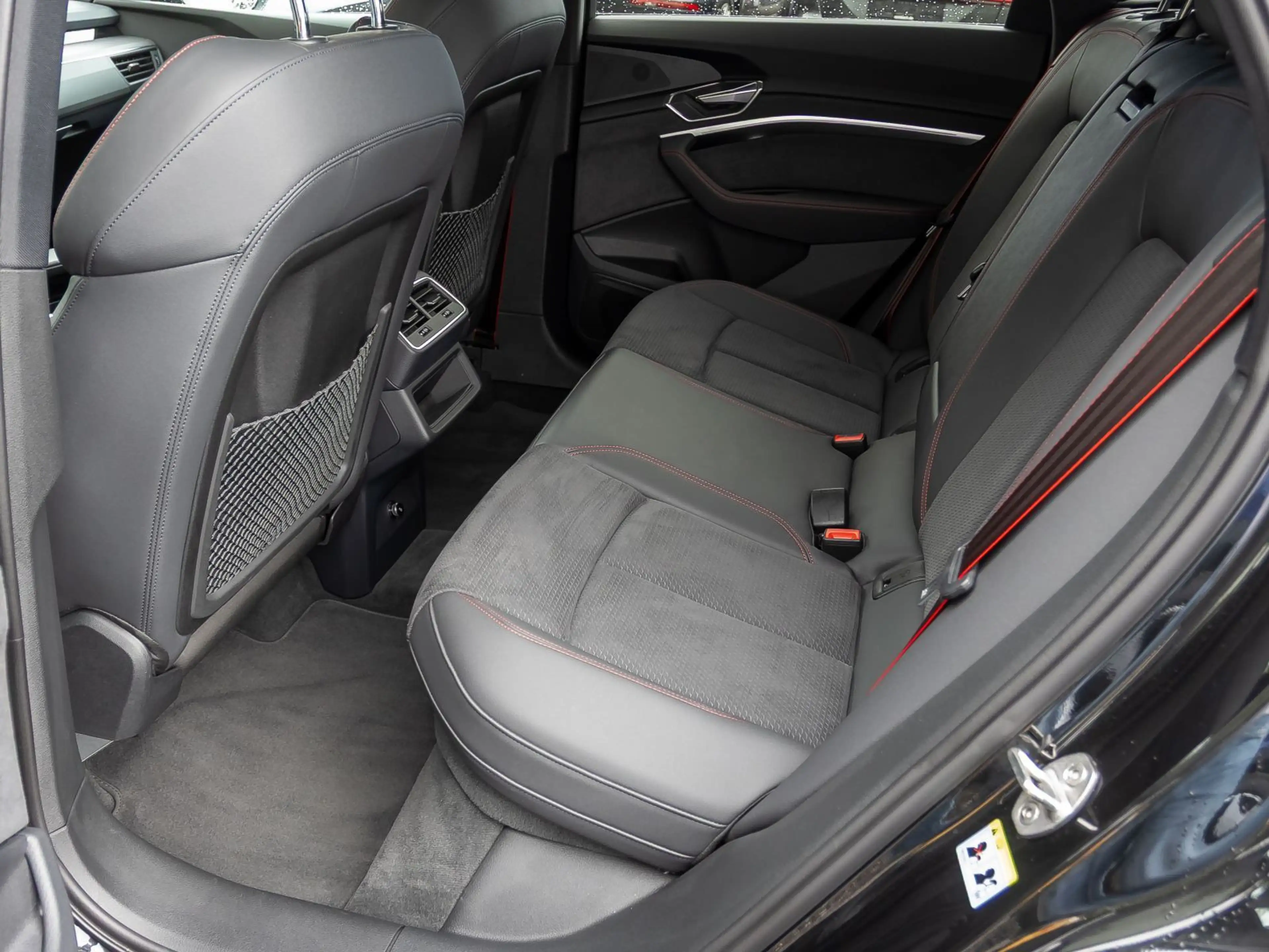 Audi Q8 e-tron S line 50 Navi LED Luftfederung Standk — photo 22