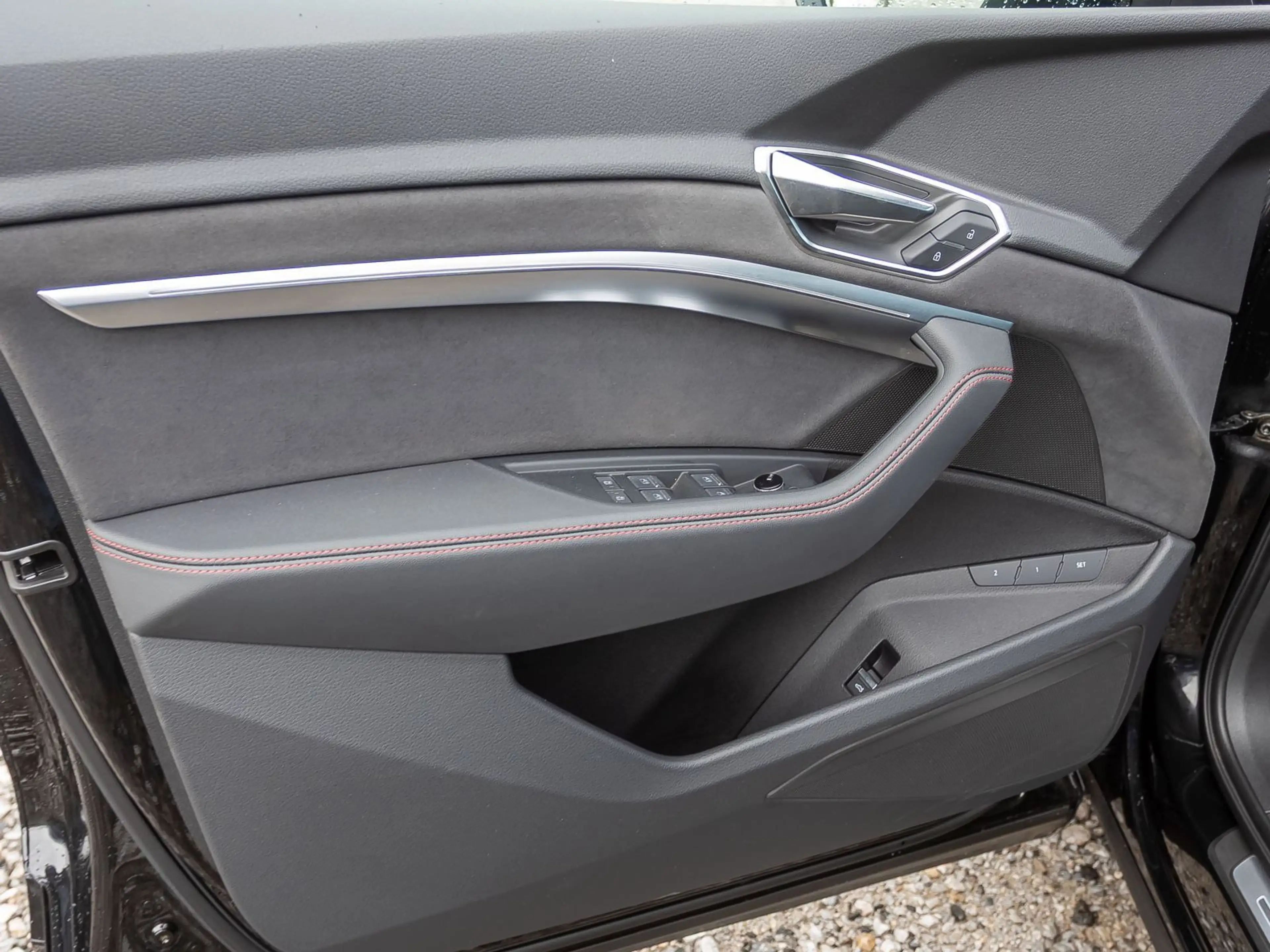 Audi Q8 e-tron S line 50 Navi LED Luftfederung Standk — photo 12