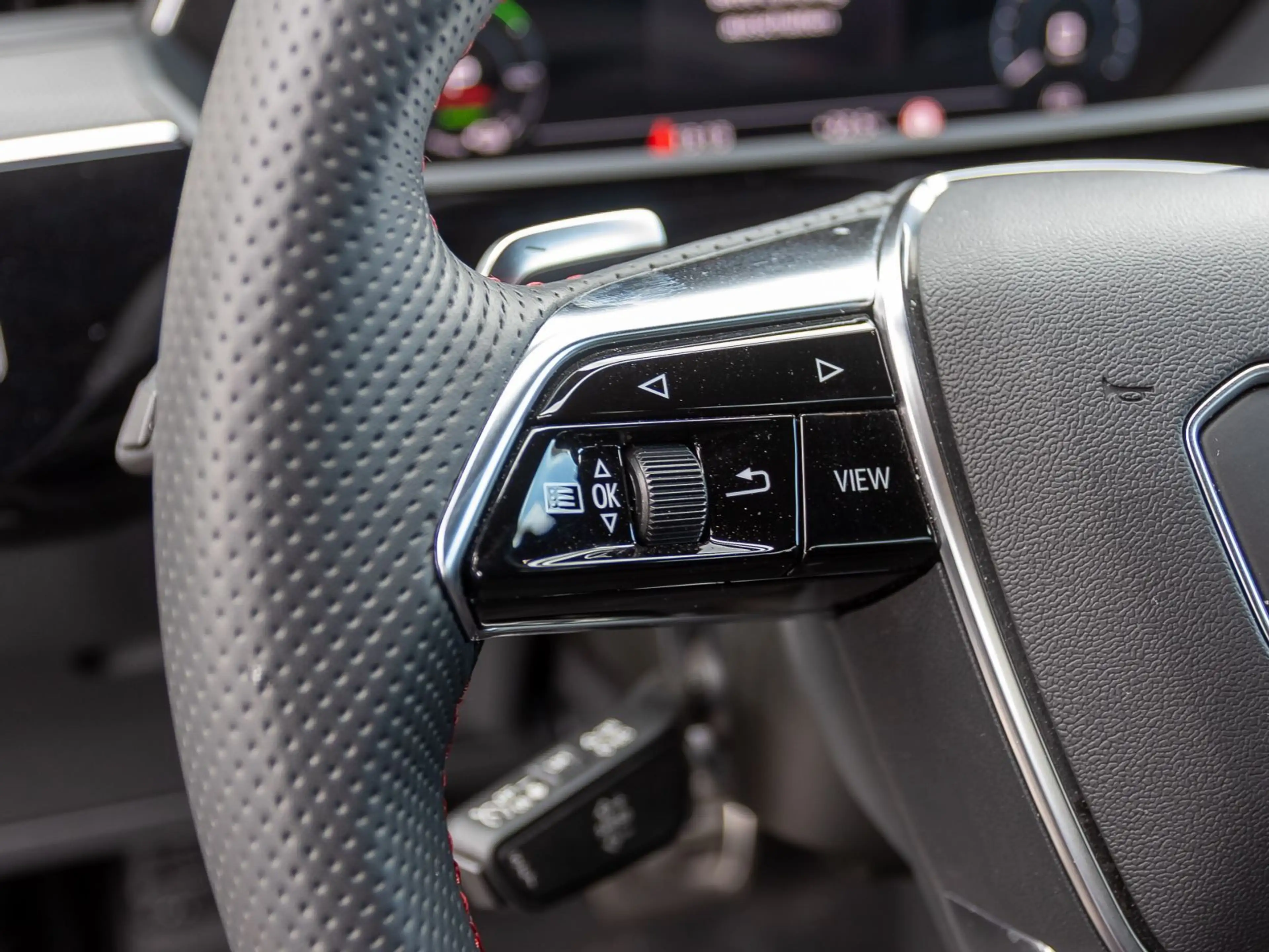 Audi Q8 e-tron S line 50 Navi LED Luftfederung Standk — photo 15