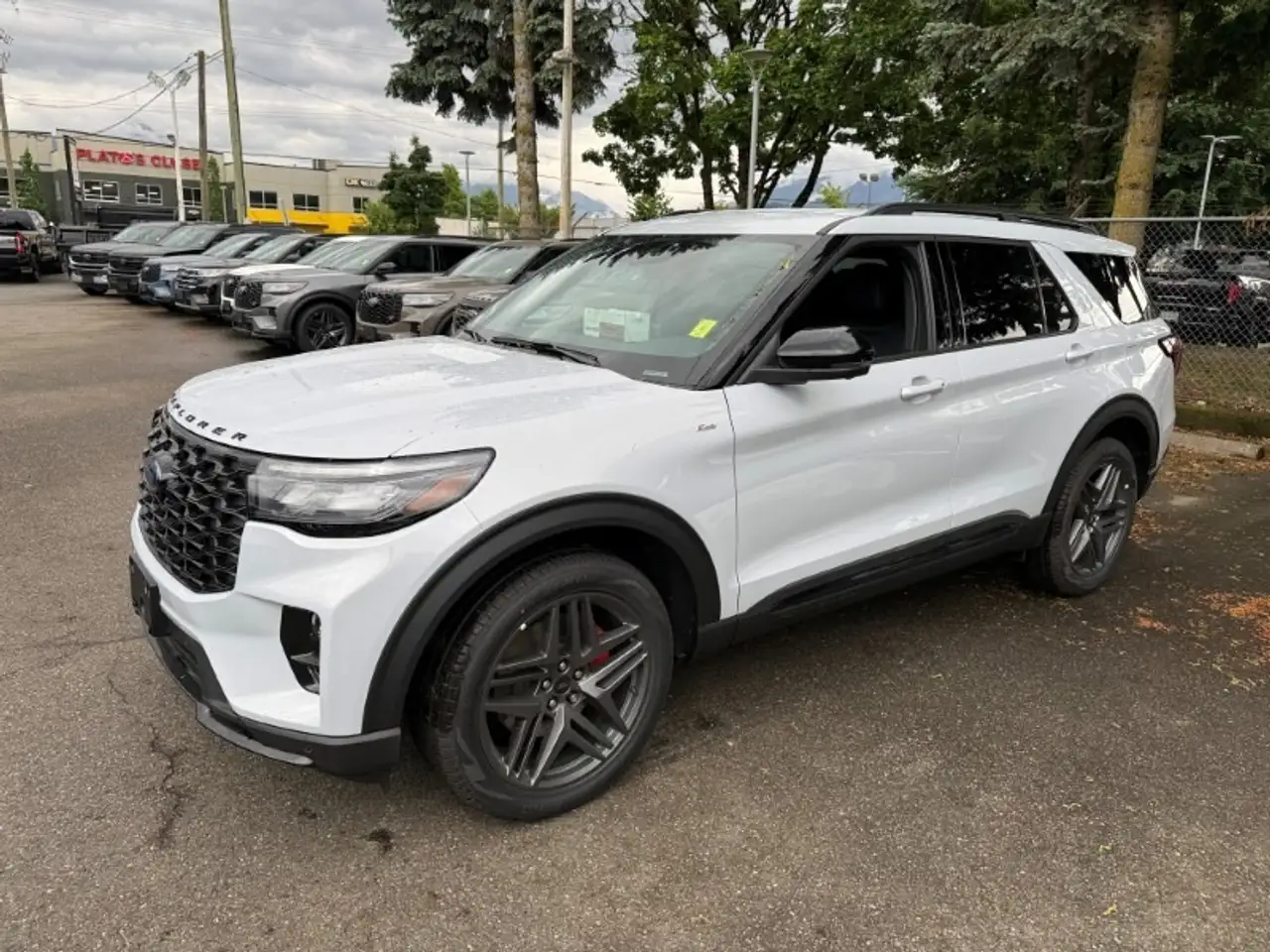 Ford Explorer снимка Ford Explorer