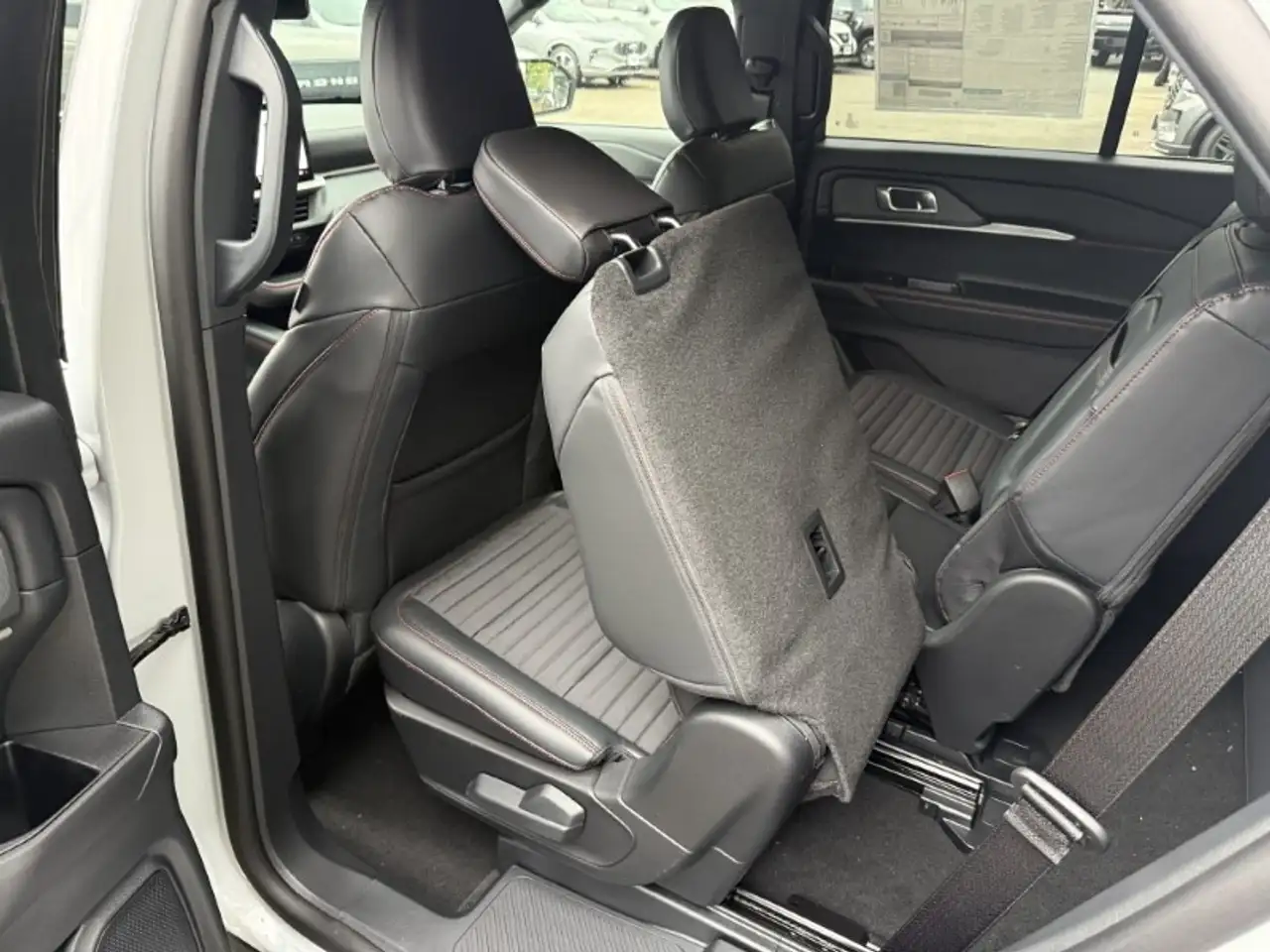 Ford Explorer снимка Ford Explorer
