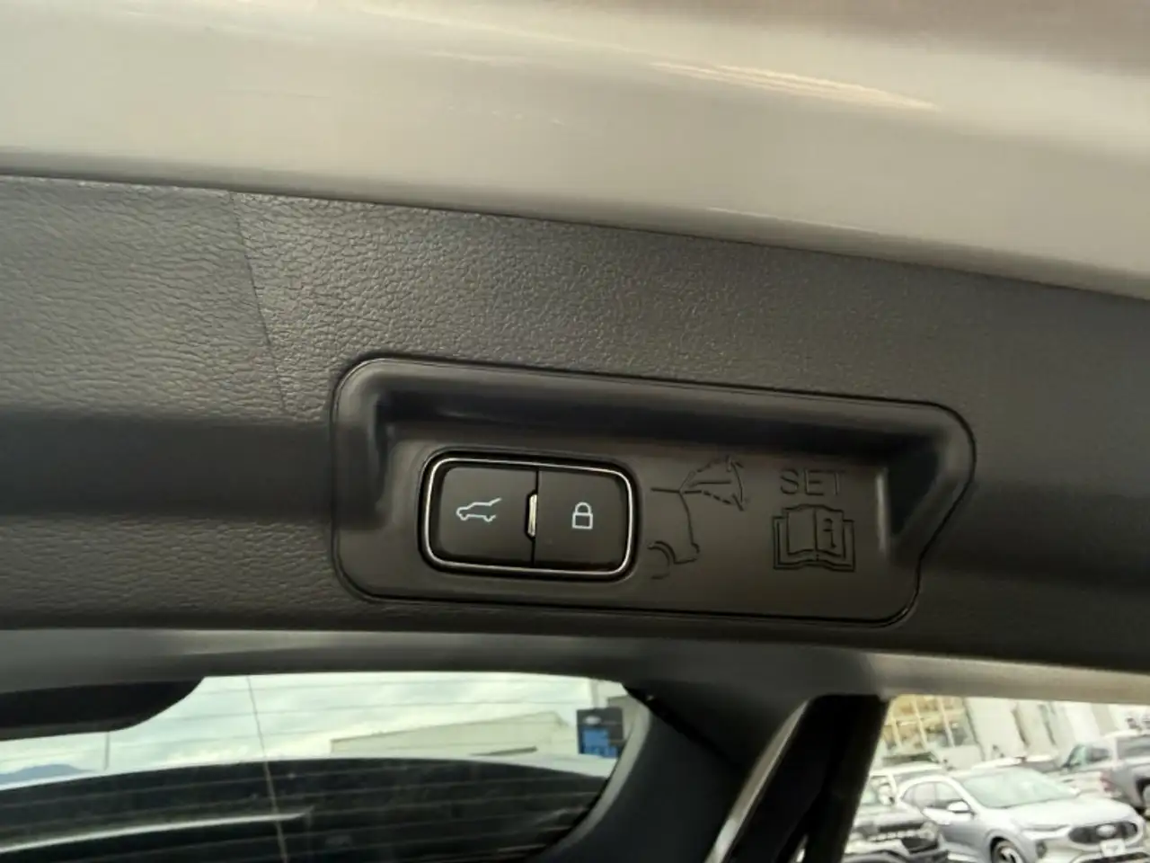 Ford Explorer снимка Ford Explorer
