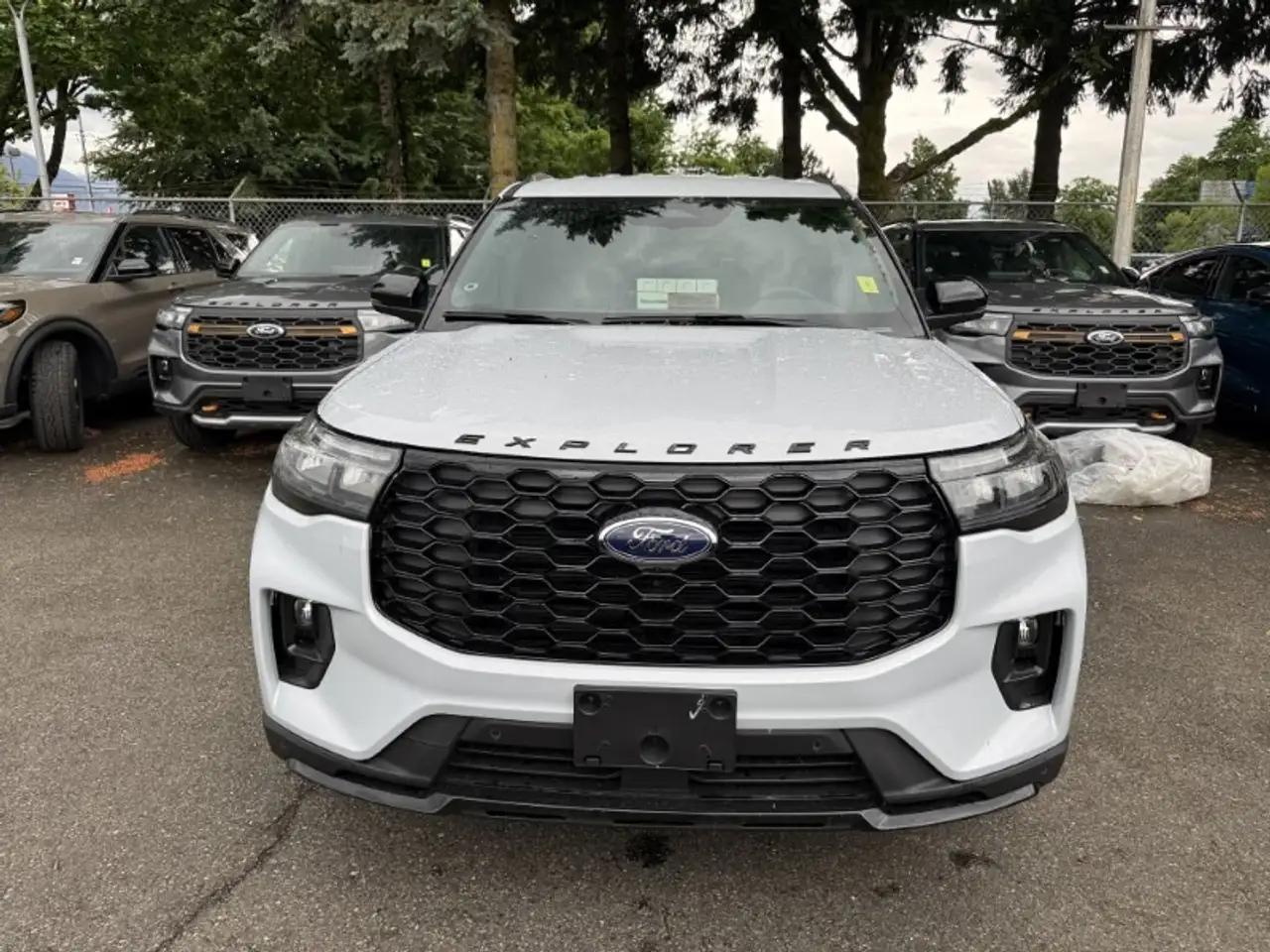 Ford Explorer снимка Ford Explorer