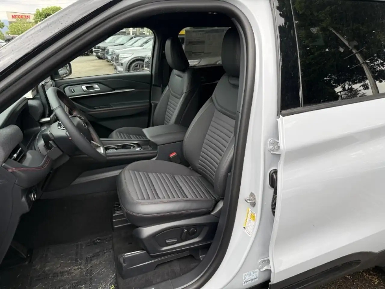 Ford Explorer снимка Ford Explorer