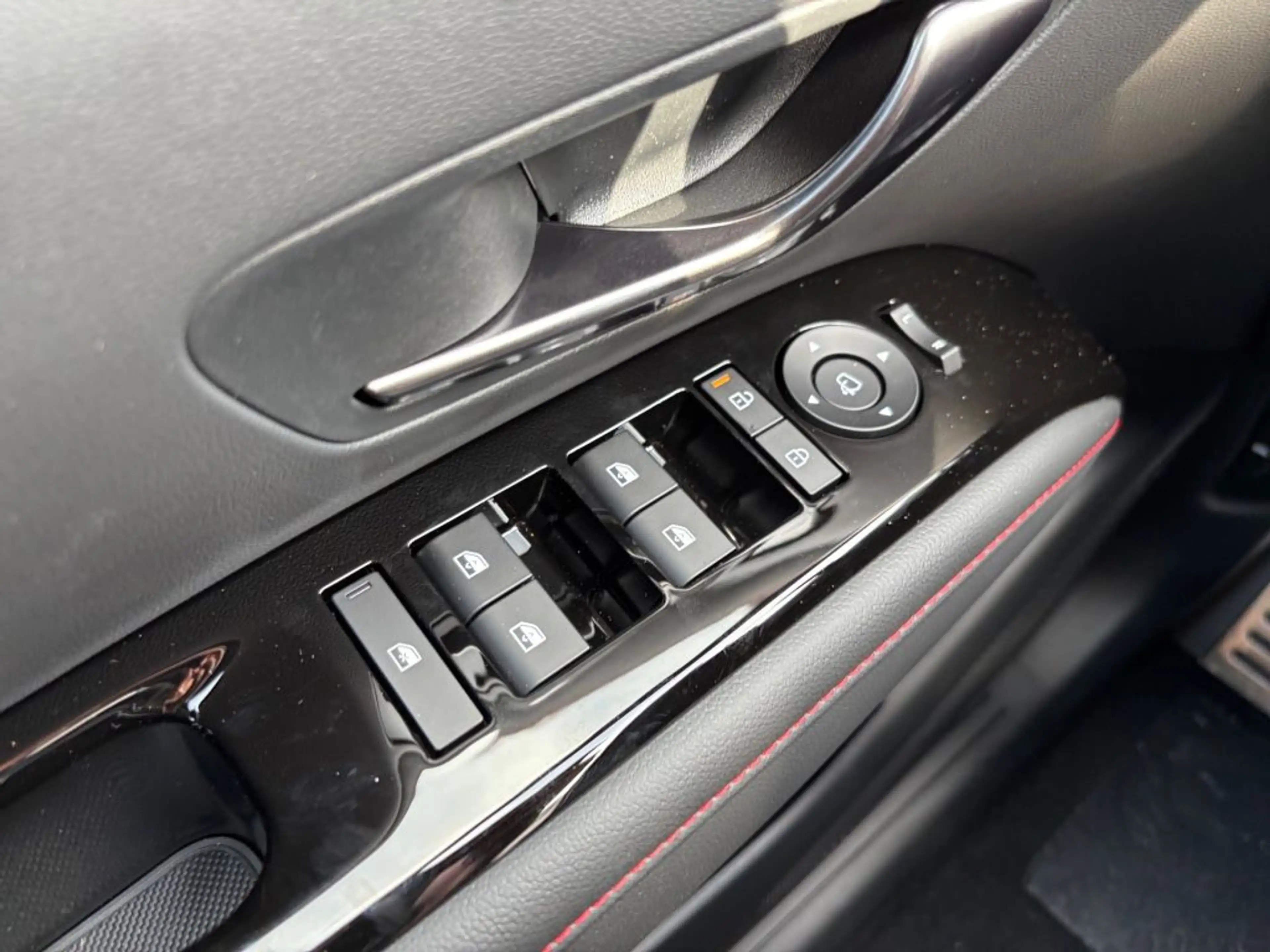 Hyundai TUCSON 1.6 T-GDi HEV 2WD N Line X (NX4e) — photo 24