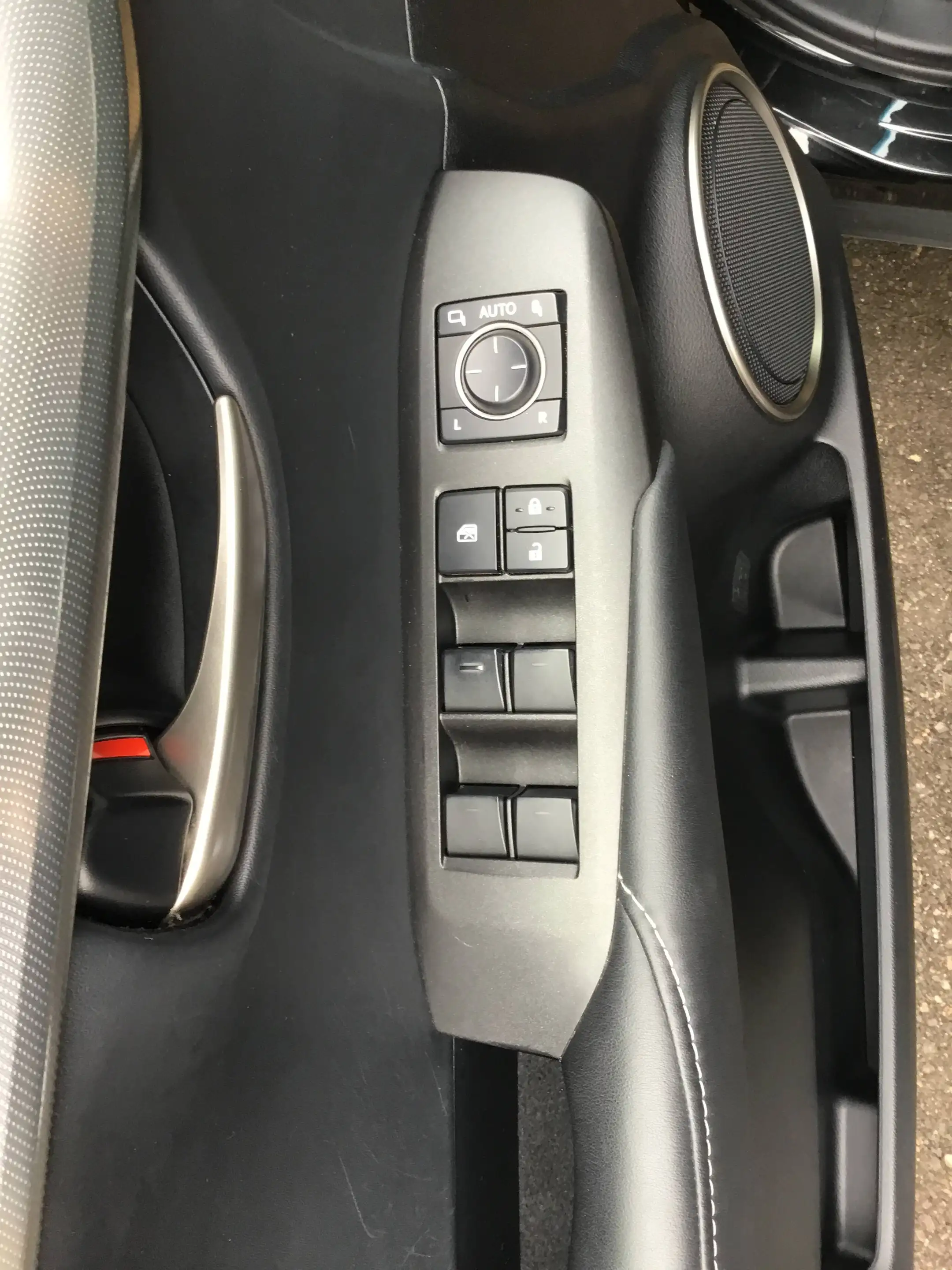 Lexus NX 300h Limited Hybrid Aut. — photo 13
