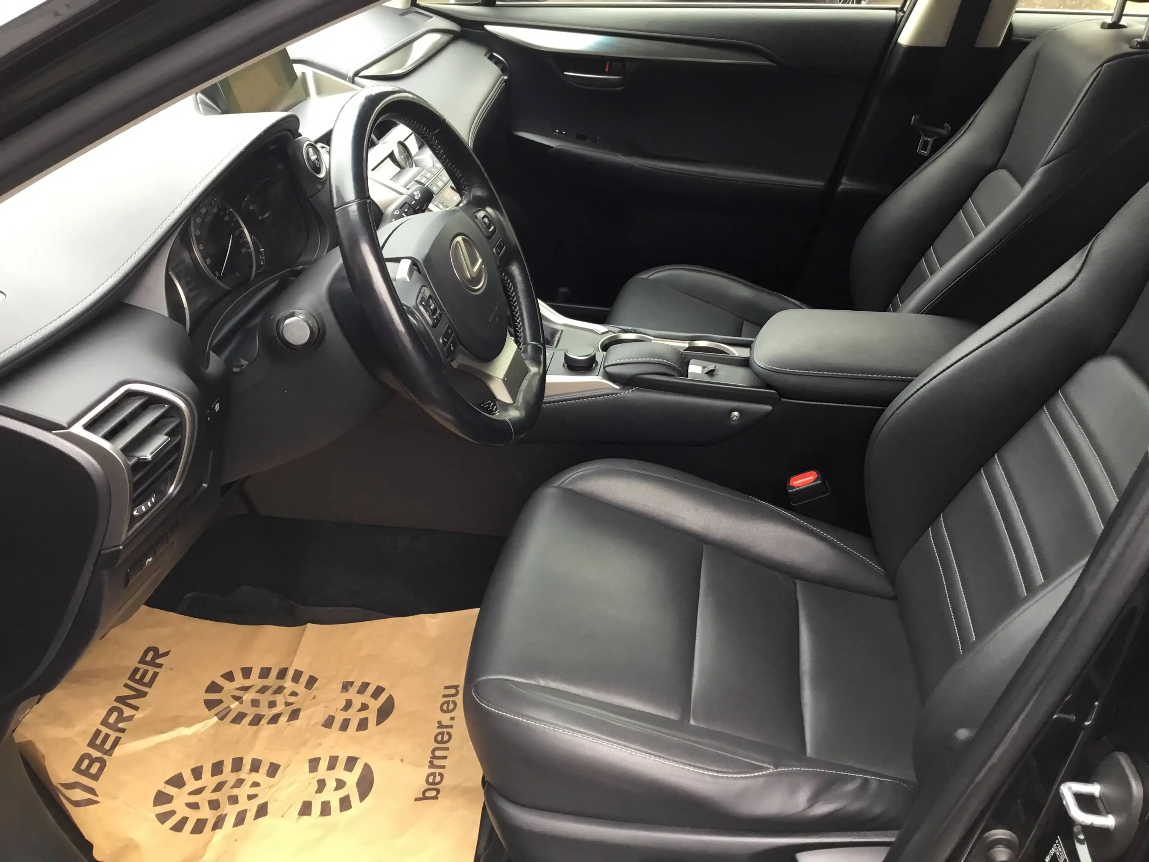Lexus NX 300h Limited Hybrid Aut. — photo 12