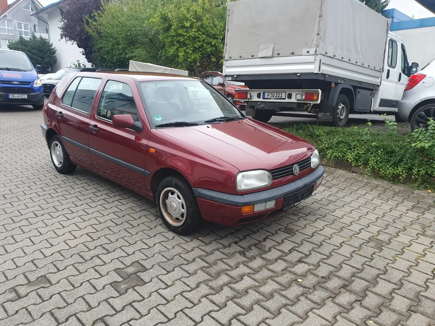 Volkswagen Golf - 1