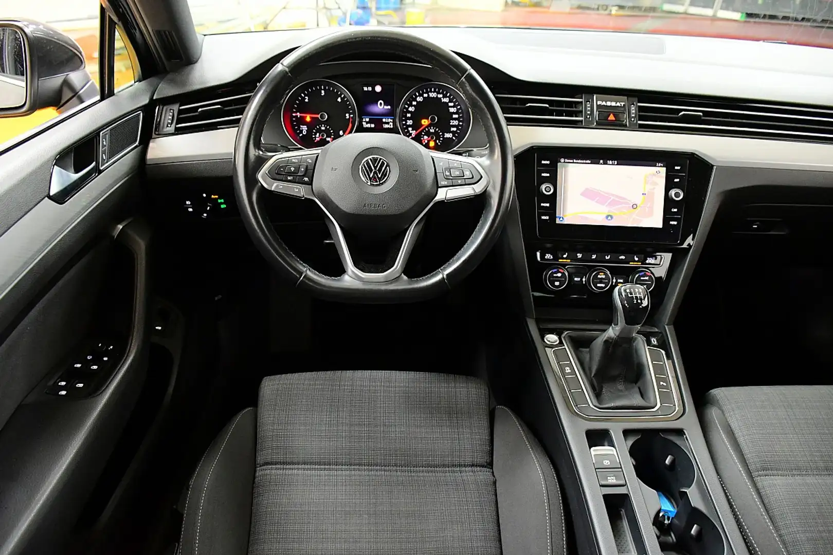 Volkswagen Passat Variant Business 2,0 SCR TDI Grau - 2