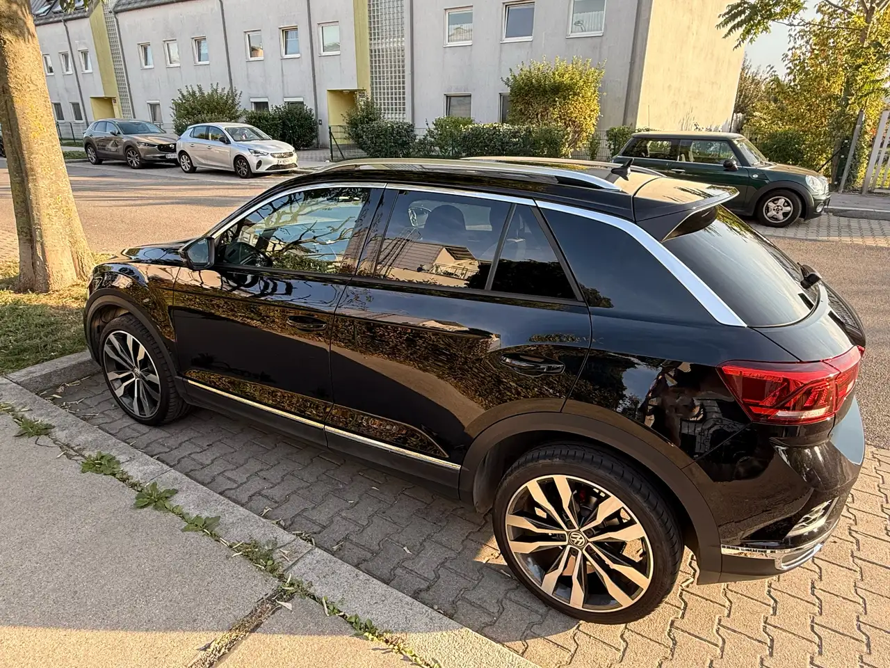 Volkswagen T-Roc 1.5 TSI Sport DSG — photo 1 of 16