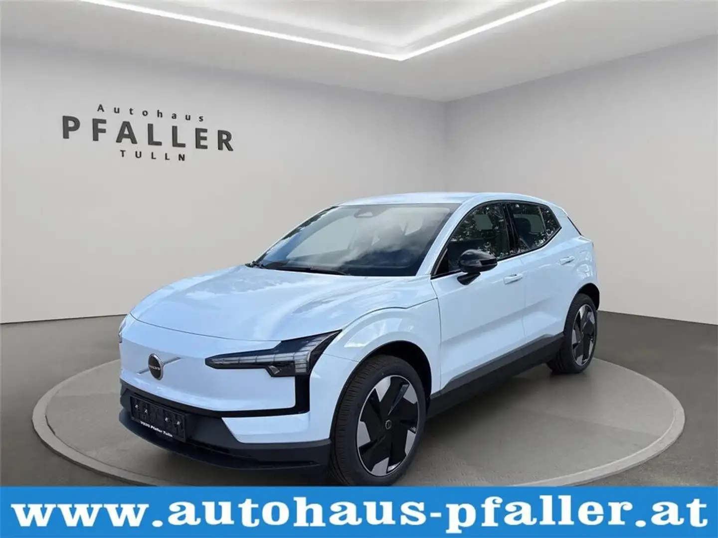 Volvo EX30 Single Motor Extended Range 69kWh Plus Blau - 1