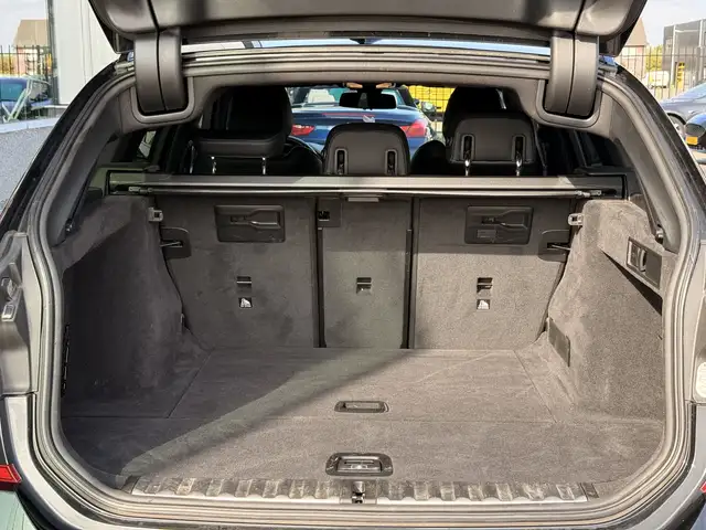BMW 3 Series view 18