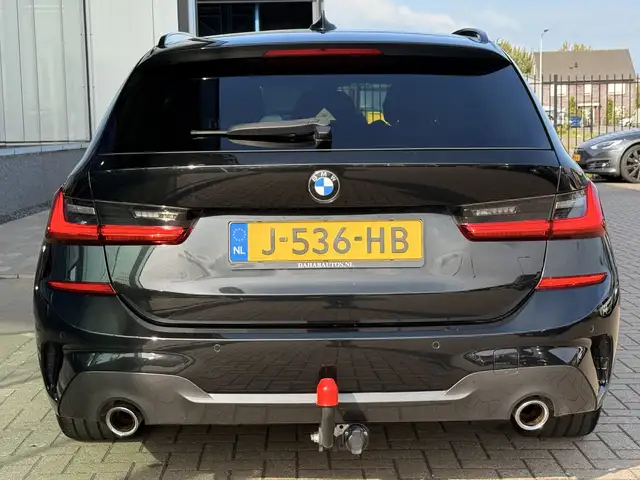 BMW 3 Series view 16
