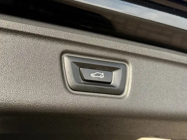 BMW 3 Series view 19
