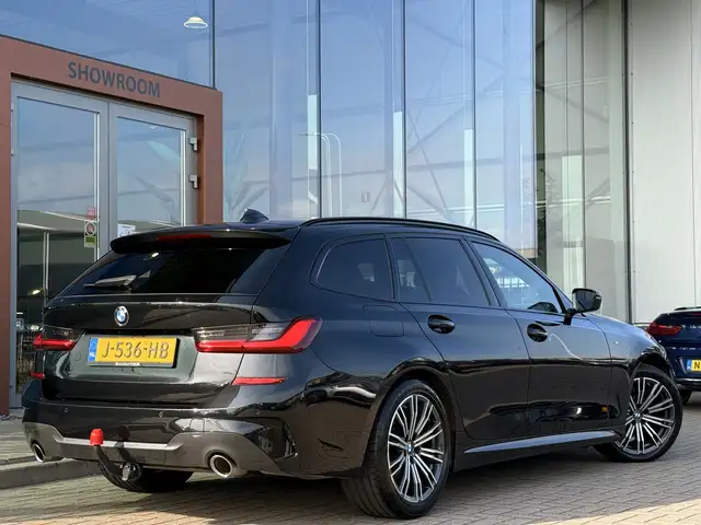 BMW 3 Series view 14