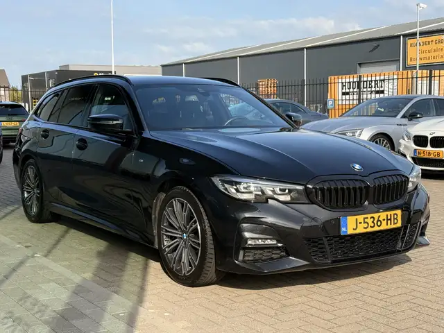 BMW 3 Series view 11