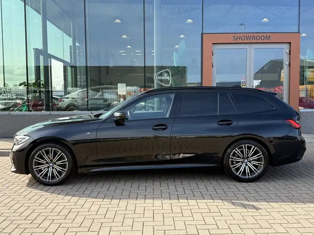 BMW 3 Series view 13