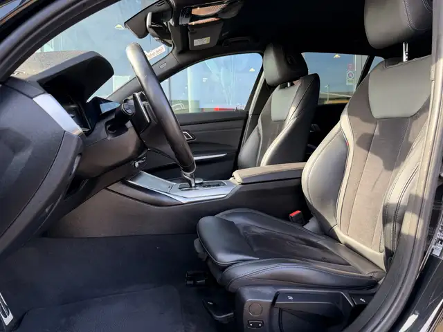 BMW 3 Series view 4