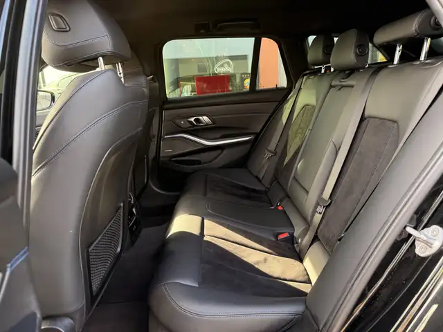BMW 3 Series view 6