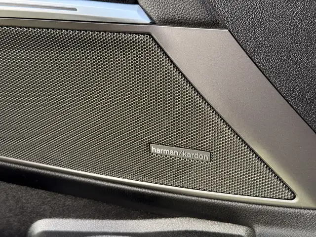 BMW 3 Series view 23
