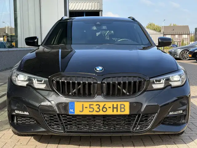 BMW 3 Series view 9
