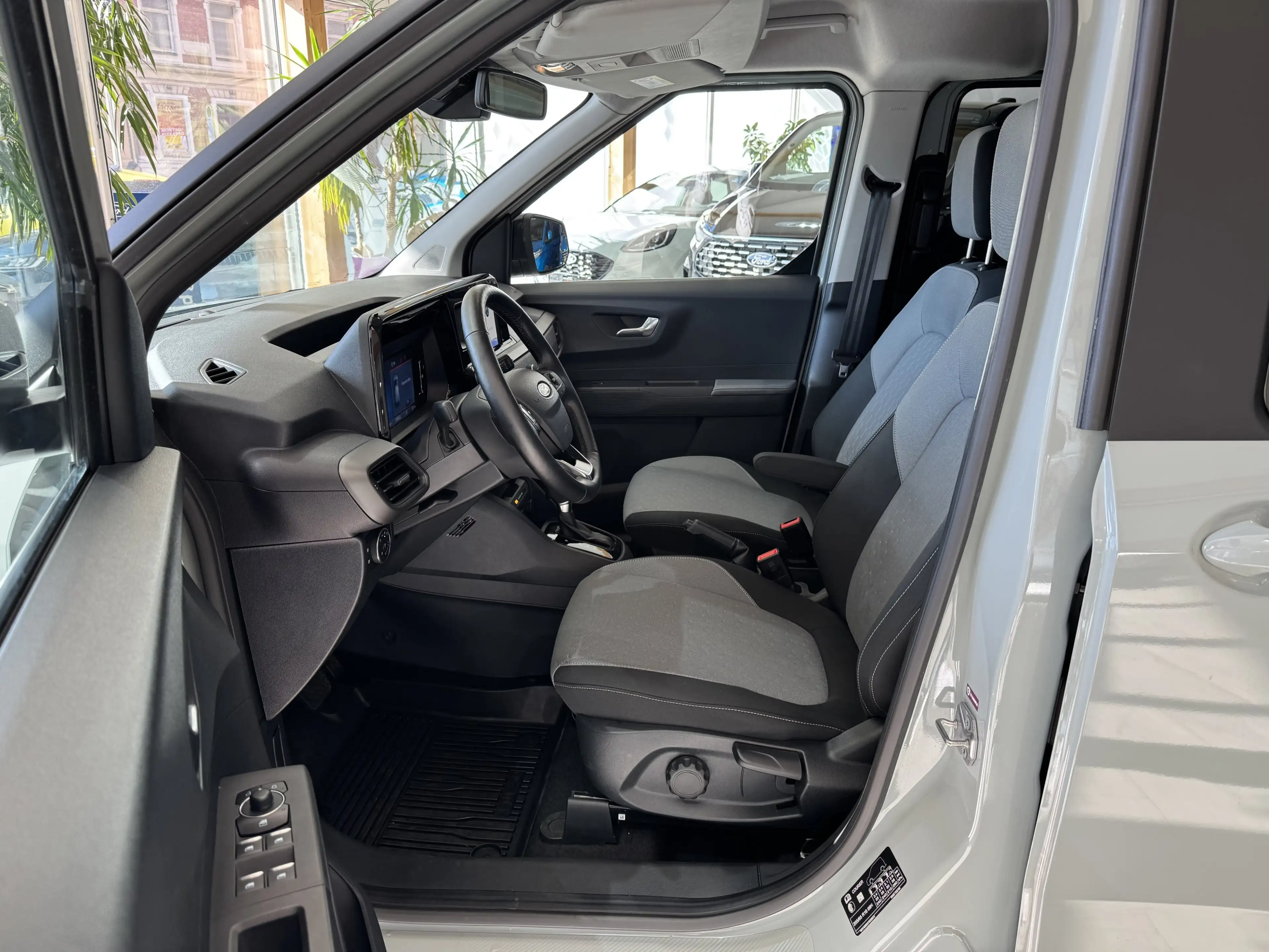 Ford Tourneo Courier Titanium Automatik / RFK — photo 10