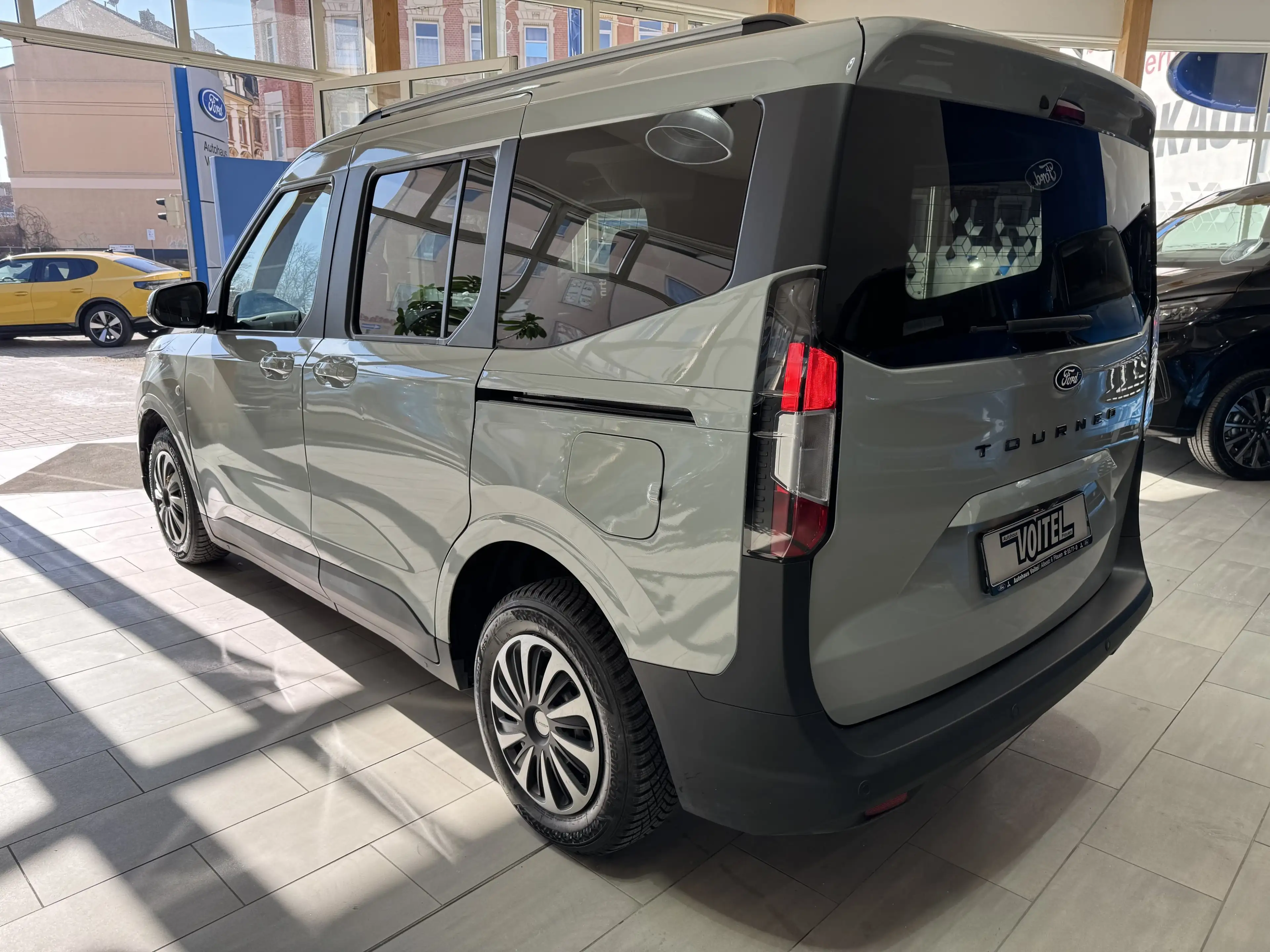 Ford Tourneo Courier Titanium Automatik / RFK — photo 8