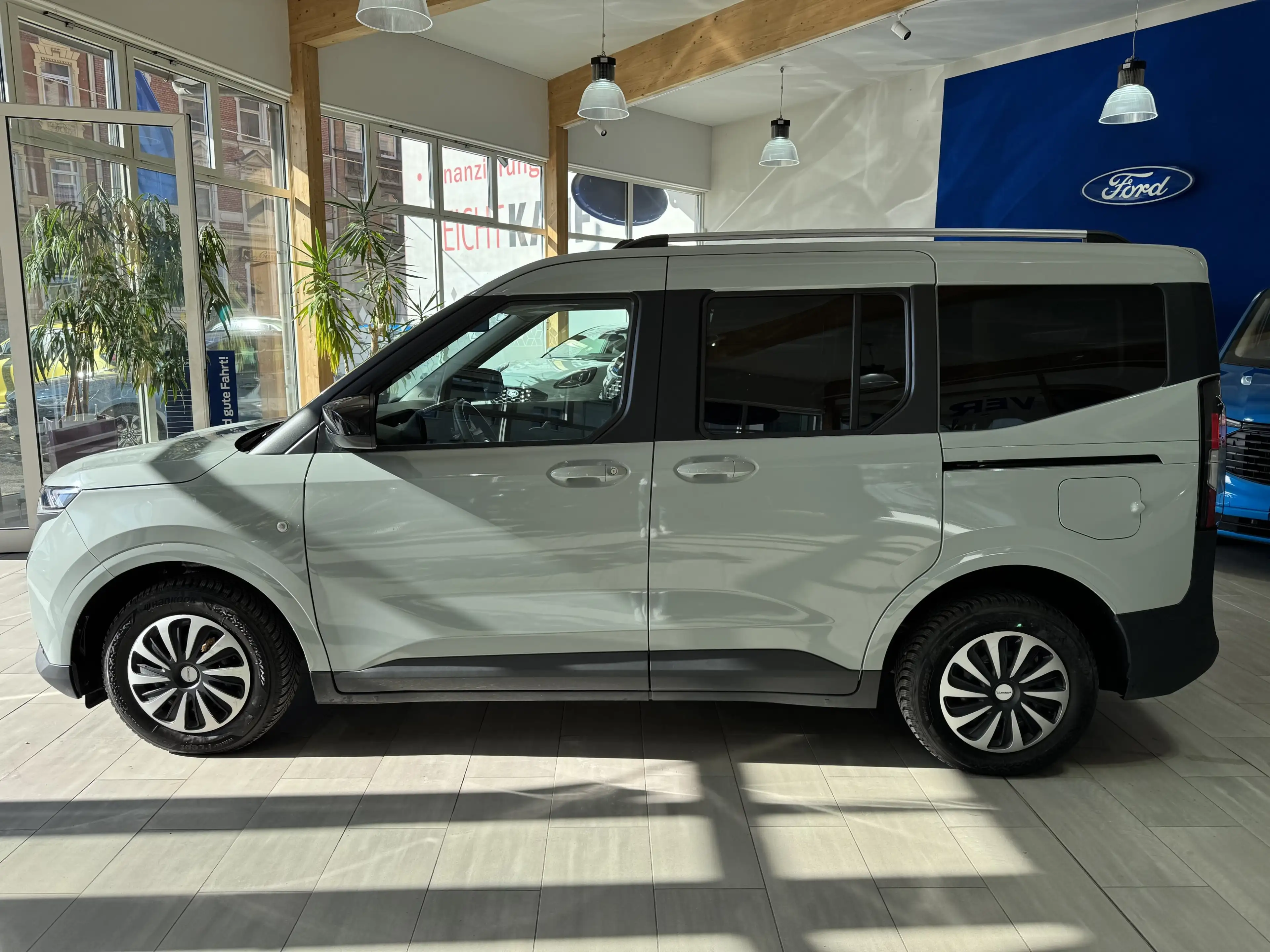 Ford Tourneo Courier Titanium Automatik / RFK — photo 9