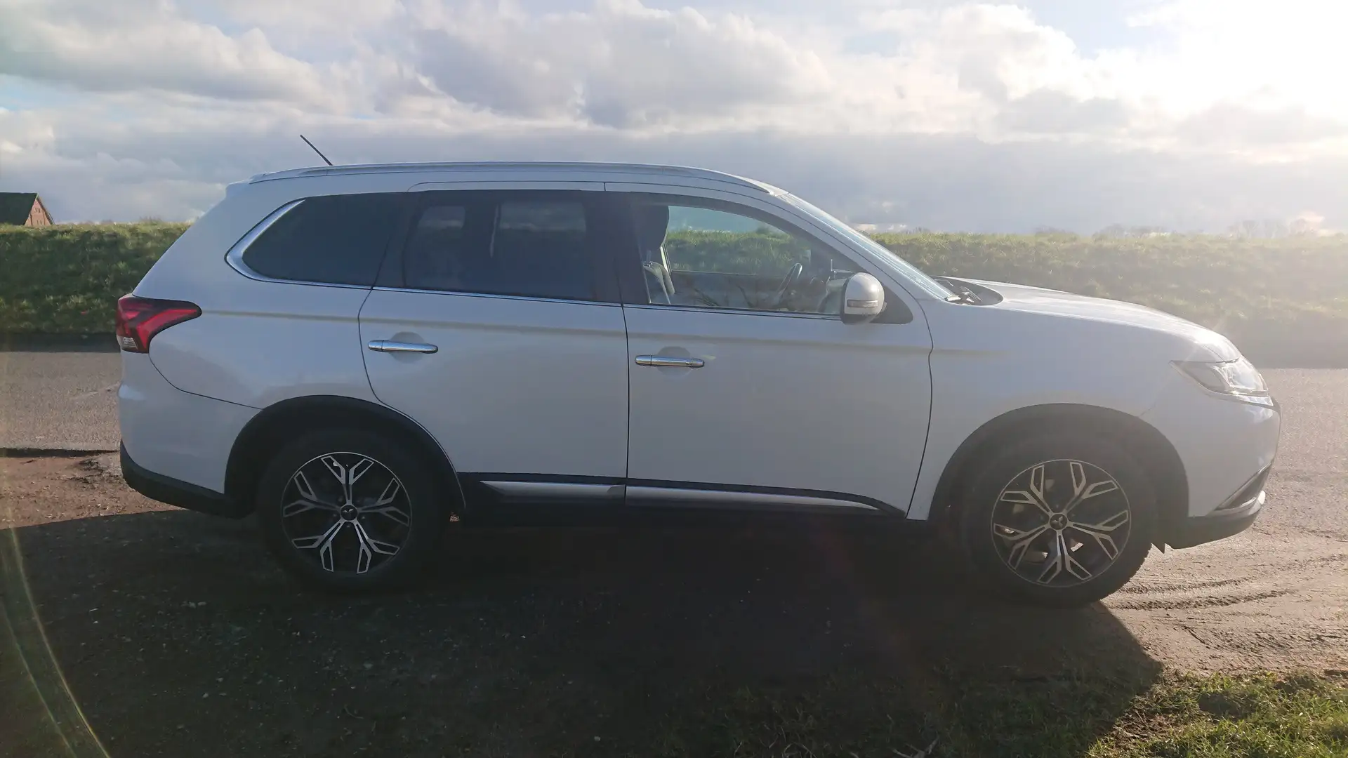 Mitsubishi Outlander Outlander 2.0 2WD SUV 2016 Weiß - 2