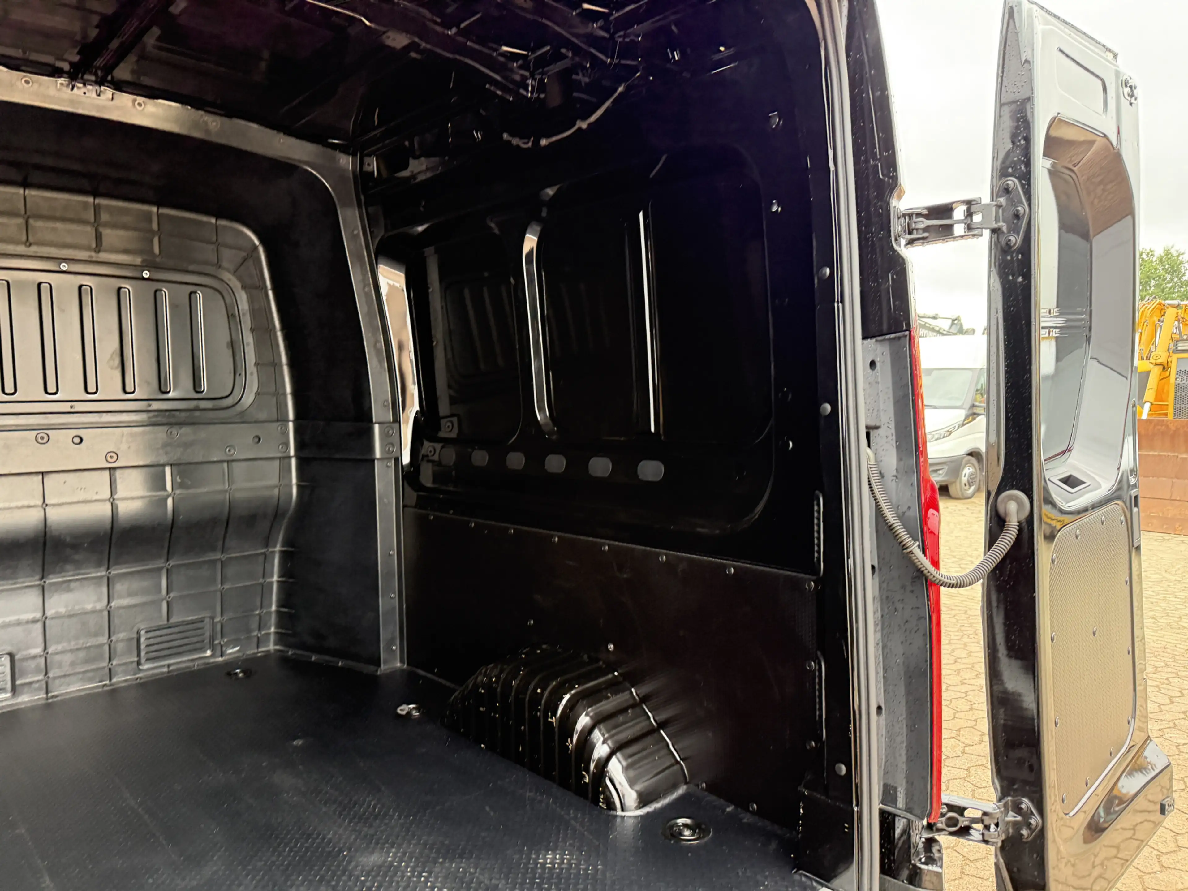 Maxus eDeliver 9 77kWh 204PK Nieuw model! Dubbele Cabine 7 Stoelen — photo 18