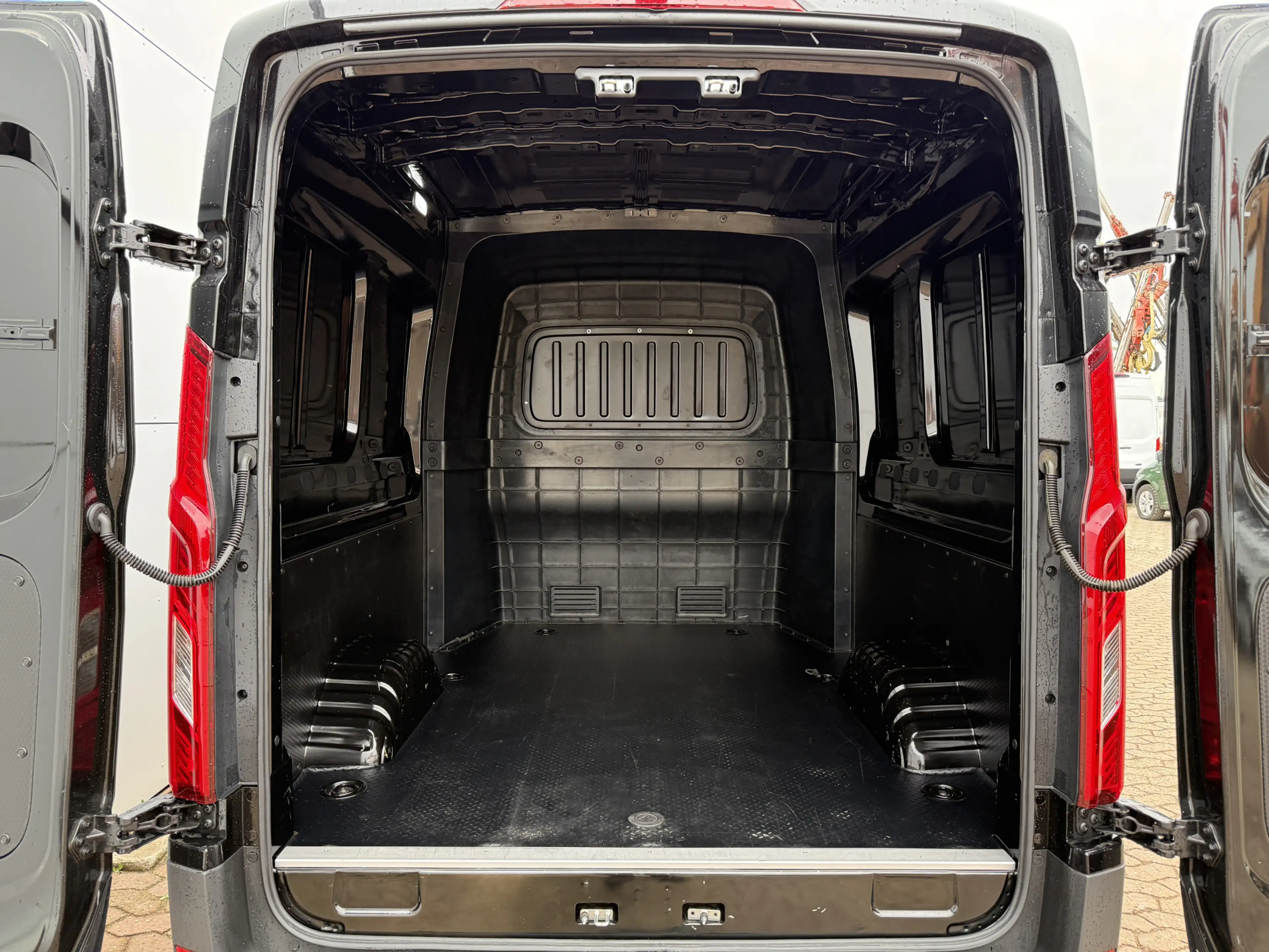 Maxus eDeliver 9 77kWh 204PK Nieuw model! Dubbele Cabine 7 Stoelen — photo 15