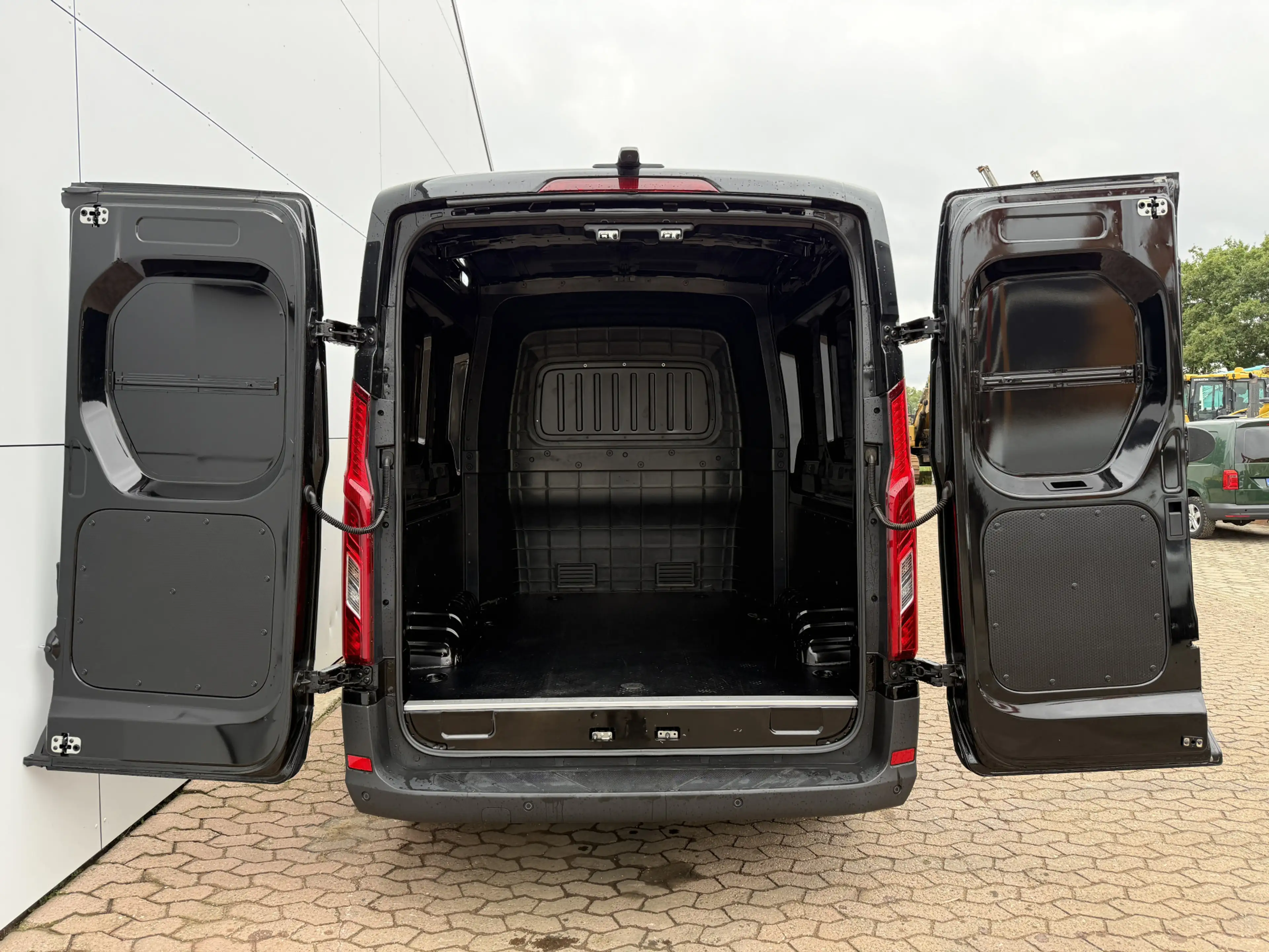 Maxus eDeliver 9 77kWh 204PK Nieuw model! Dubbele Cabine 7 Stoelen — photo 13