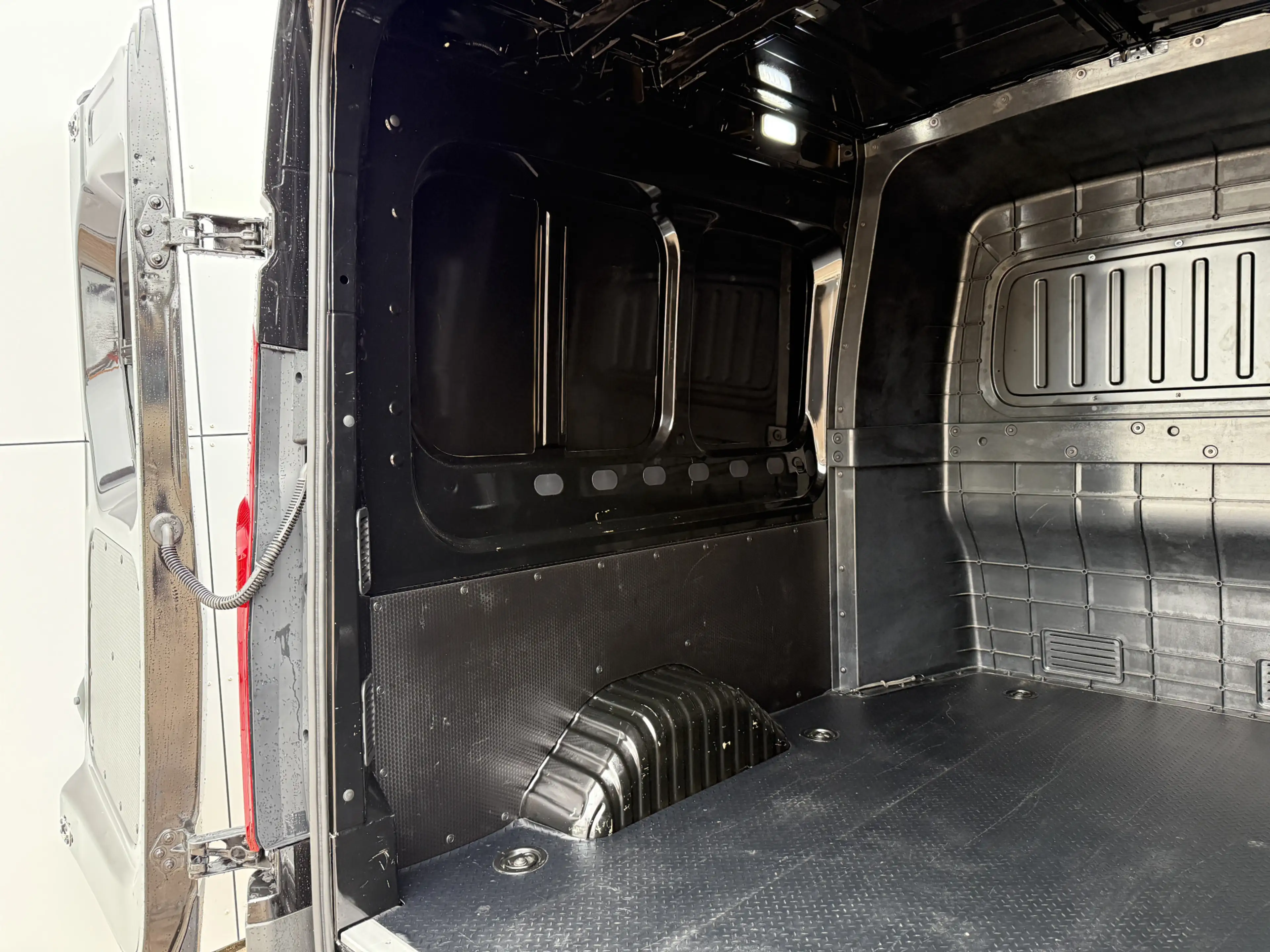 Maxus eDeliver 9 77kWh 204PK Nieuw model! Dubbele Cabine 7 Stoelen — photo 16
