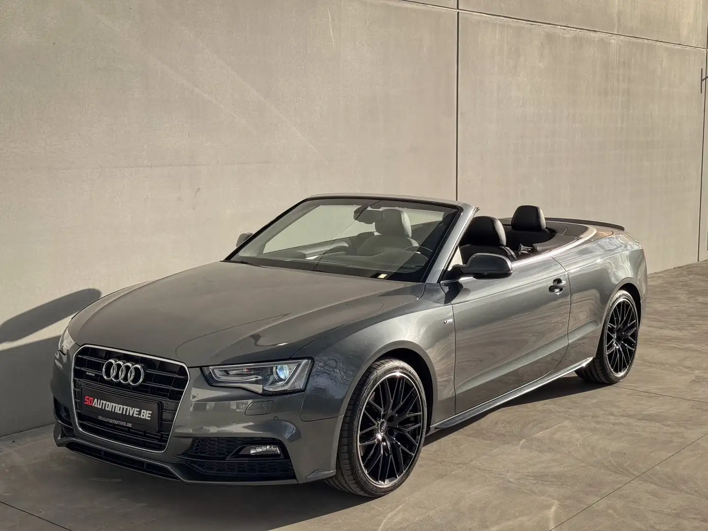 Audi A5 Cabriolet 2.0 TFSI Quattro S tronic Grijs - 2