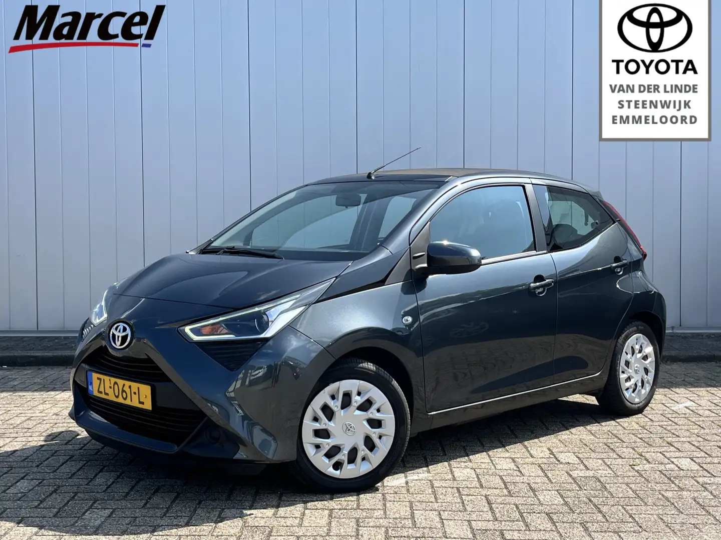 Toyota Aygo 1.0 VVT-i X-Play Carbio NL Auto Dealer onderhouden Gris - 1