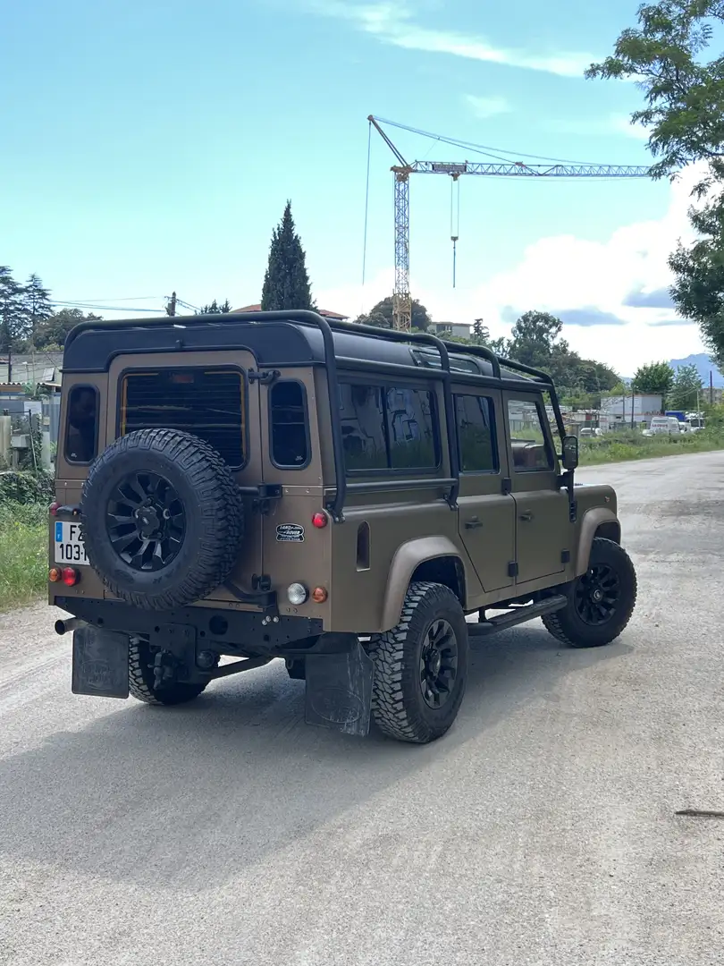 Land Rover Defender 110 Station Wagon SE - 2