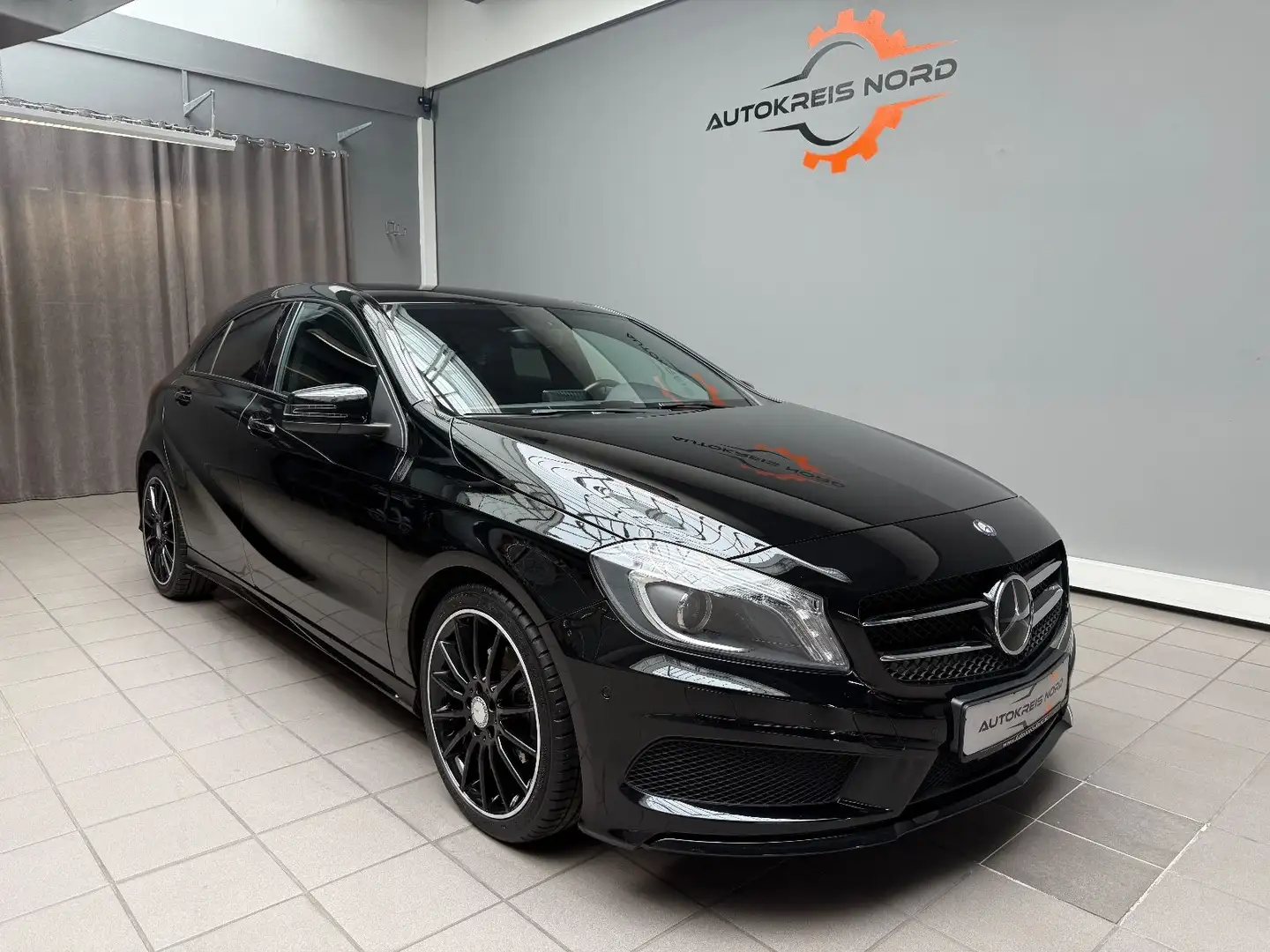 Mercedes-Benz A 180 CDI AMG +HU NEU+NIGHT+BI XENON+ Schwarz - 1