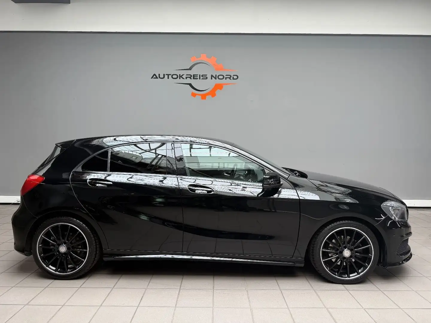 Mercedes-Benz A 180 CDI AMG +HU NEU+NIGHT+BI XENON+ Schwarz - 2