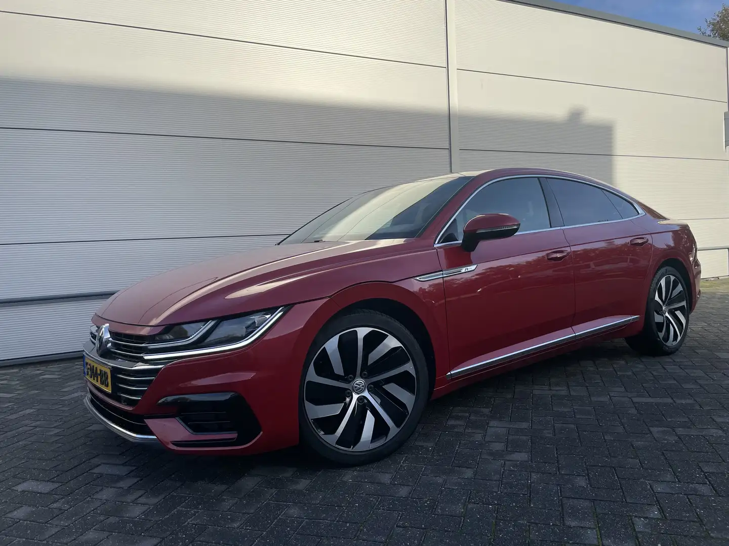 Volkswagen Arteon 2.0 TSI Business R Rood - 1
