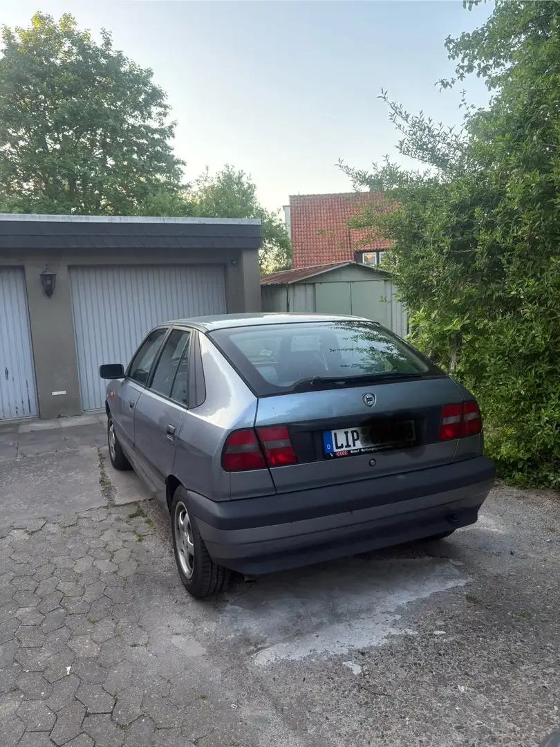 Lancia Delta 1.8 LE - 2