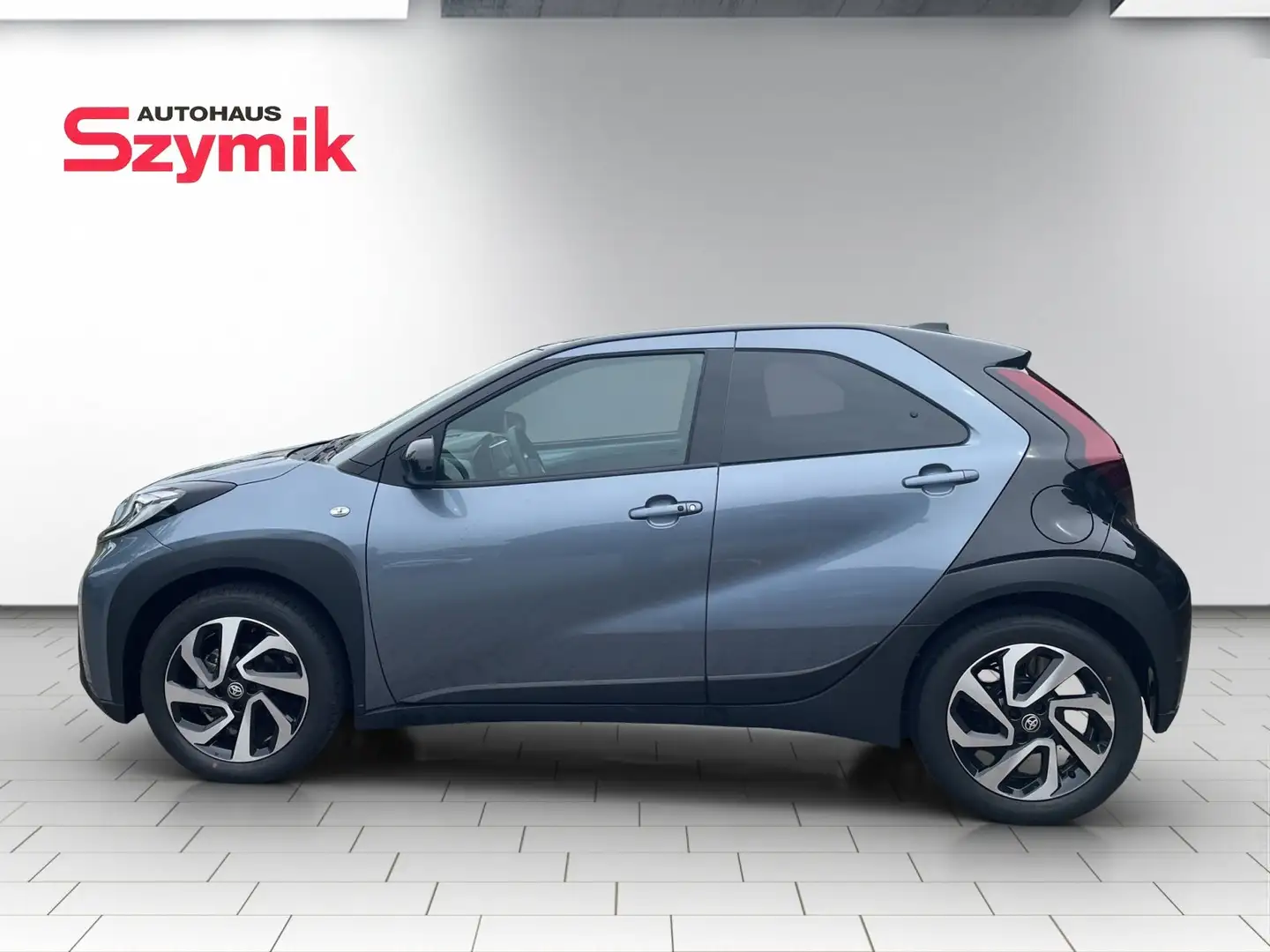 Toyota Aygo X Team Grau - 2