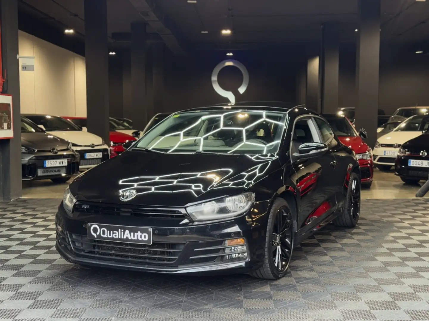 Volkswagen Scirocco 2.0 TSI BMT Typhoon by R-Line DSG 132kW Zwart - 2