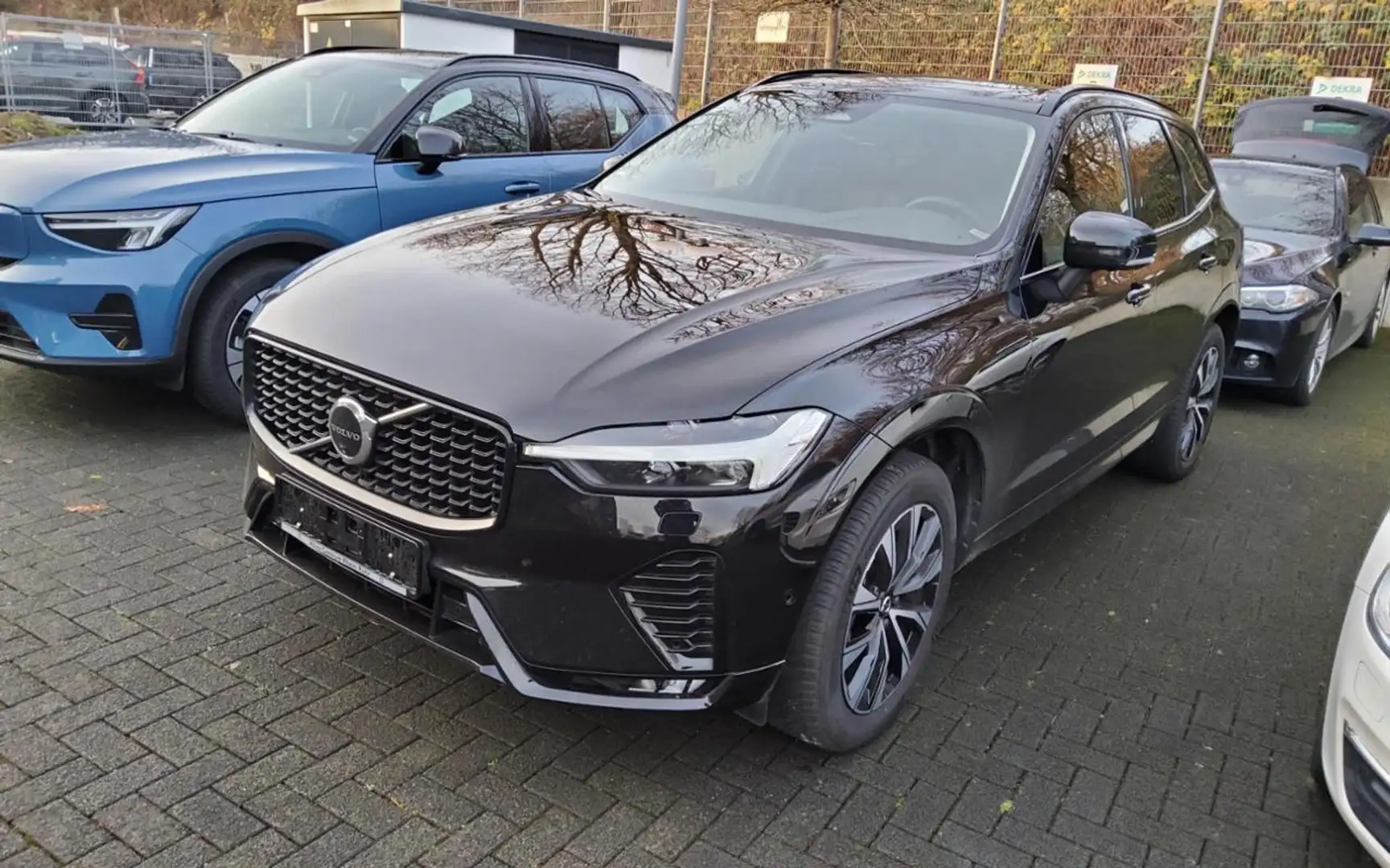 Volvo XC60 B5 AWD Plus Dark+MEMORY+PANO+360°+WINTERPAK Schwarz - 2
