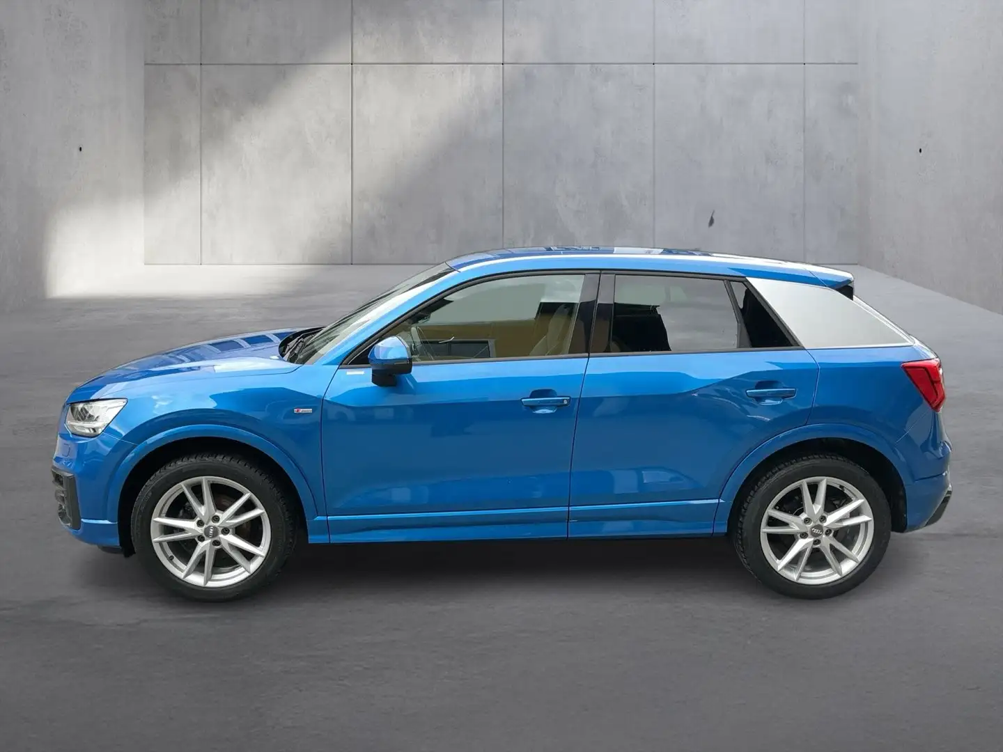 Audi Q2 30 TFSI Sport Blau - 2