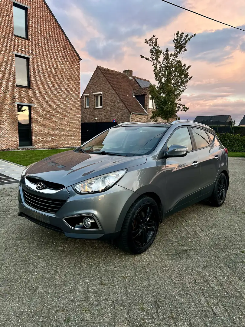 Hyundai iX35 Tucson / Automaat / 4 x4 / Goed onderhouden Grijs - 2