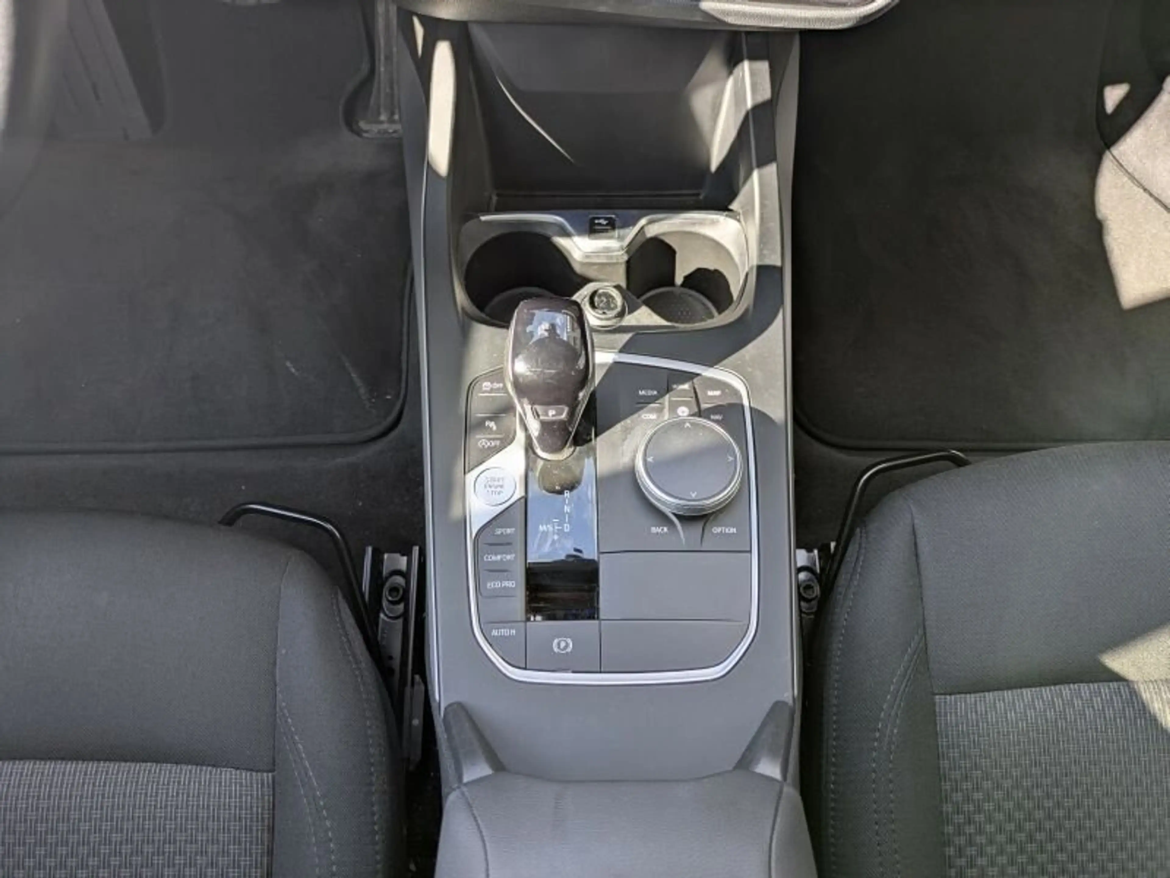 BMW 118 i Advantage LED. LiveCockpit. PDC. SH. — photo 9
