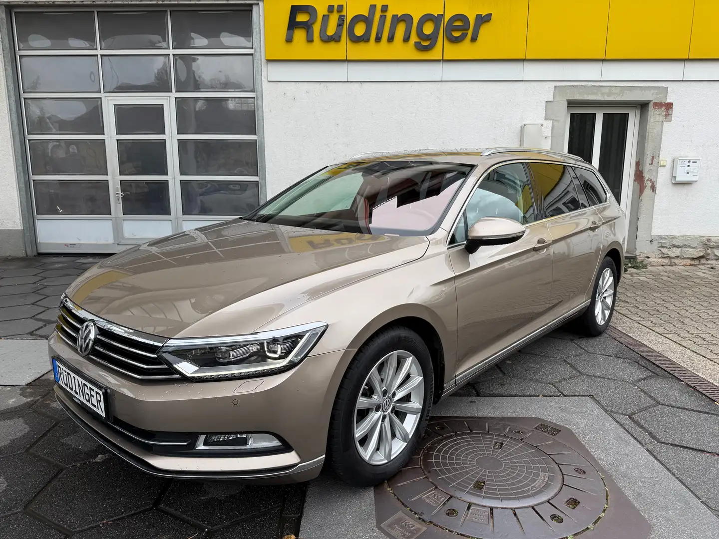 Volkswagen Passat Variant Highline BMT/Start-Stopp LED LEDER ACC KEYLESS Beige - 1